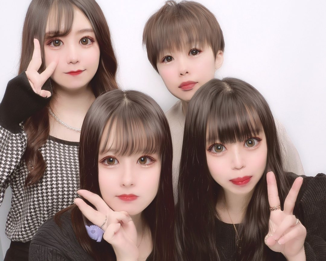 久しぶりにゆっくり会えた！
ずっと一緒にいても飽きないし楽しいし最高すぎる❤️‍🔥
夏休みも会えたらいいな。
みづ車出してくれてありがとう！

 #かな #ひかり  #みづき #高校めん  #だいすき  #ぷりんと倶楽部