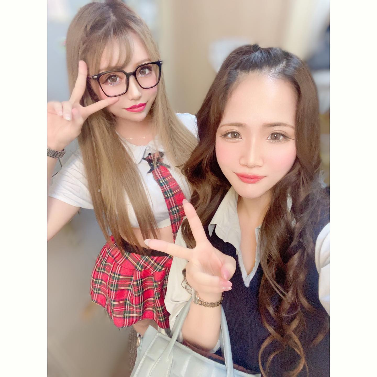 2日目、もう寝不足と早い時間から飲んでべろべろ笑
顔おわってたし
全然写真とか撮れず😭

 #歌舞伎町 #歌舞伎町キャバ嬢 #キャバ嬢 #ホスト#東京 #tokyo #大阪#六本木#池袋 #北新地 #すすきの  #モデル #ファッション #メイク #followｍe #tbt #swag #lol #yummy #fashion #makeup #hair #f4f #だてめがね #制服 #キラキラ#可愛い#夜職#水商売#jk