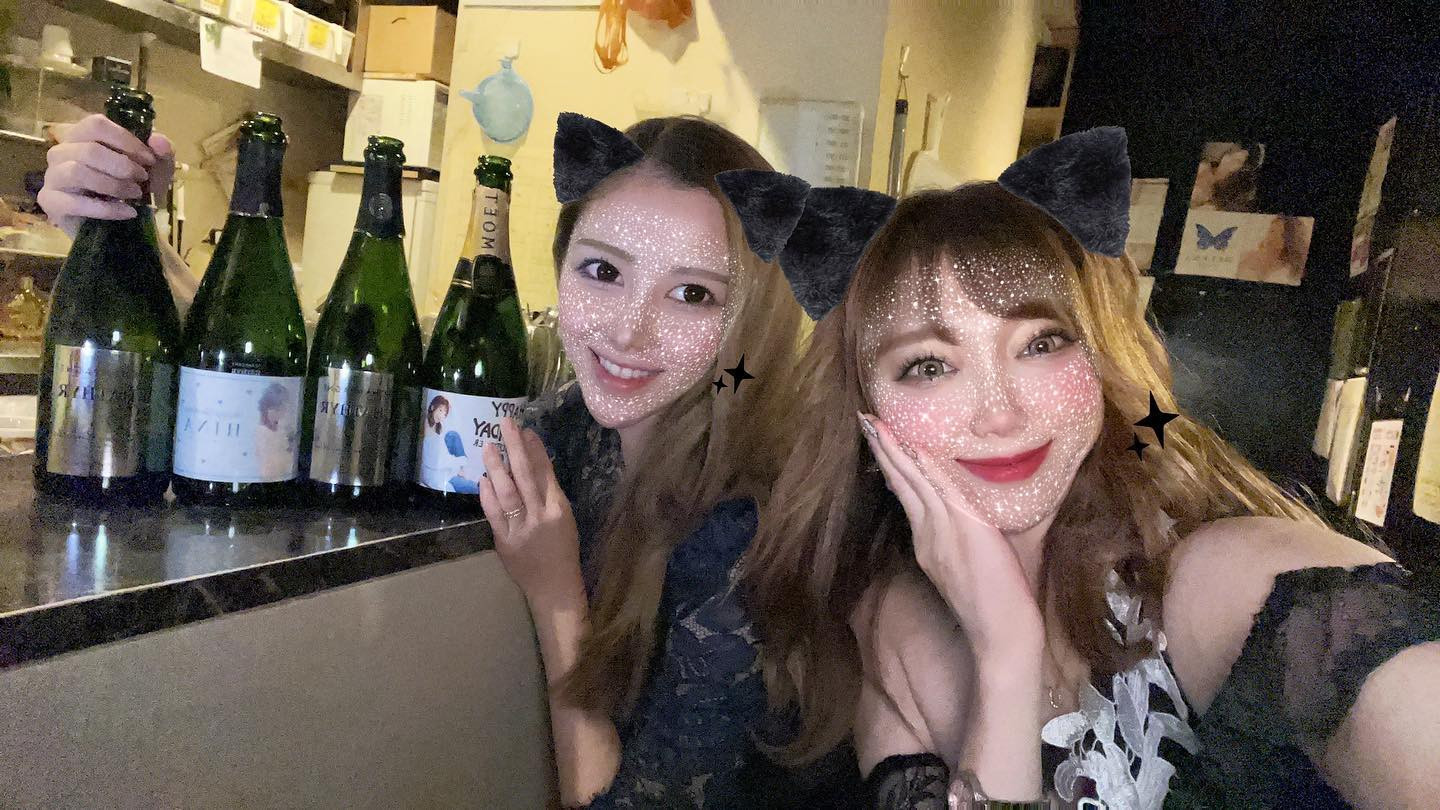 今日はひなさんの明け誕🥰❤️❣️しこたまお酒浴びてもらおう…

@helena_hibikigroup 

#クラブヘレナ #ヘレナ #響グループ #水沢愛美 #札幌 #すすきの #北海道 #ニュークラブ #ニュークラ嬢 #すすきのニュークラ #ラウンジ #ラウンジ嬢 #キャバクラ #キャバ嬢 #ホステス #道産子 #美女スタグラム #求人 #自撮り #ヘアアレンジ #キャバキャバ #hokkaido #sapporo #susukino #helena #hibikigroup #champagne #