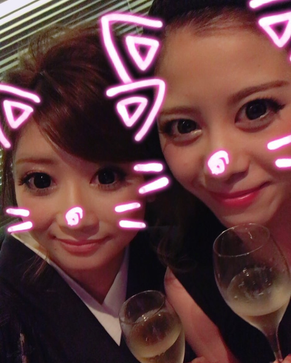 店休！！！これからひろみママとおデート❤️嬉しい😍🫶✨

写メは2017年です。おそロシア

@helena_hibikigroup 

#クラブヘレナ #ヘレナ #響グループ #水沢愛美 #札幌 #すすきの #北海道 #ニュークラブ #ニュークラ嬢 #すすきのニュークラ #ラウンジ #ラウンジ嬢 #キャバクラ #キャバ嬢 #ホステス #道産子 #美女スタグラム #求人 #自撮り #ヘアアレンジ #キャバキャバ #hokkaido #sapporo #susukino #helena #hibikigro