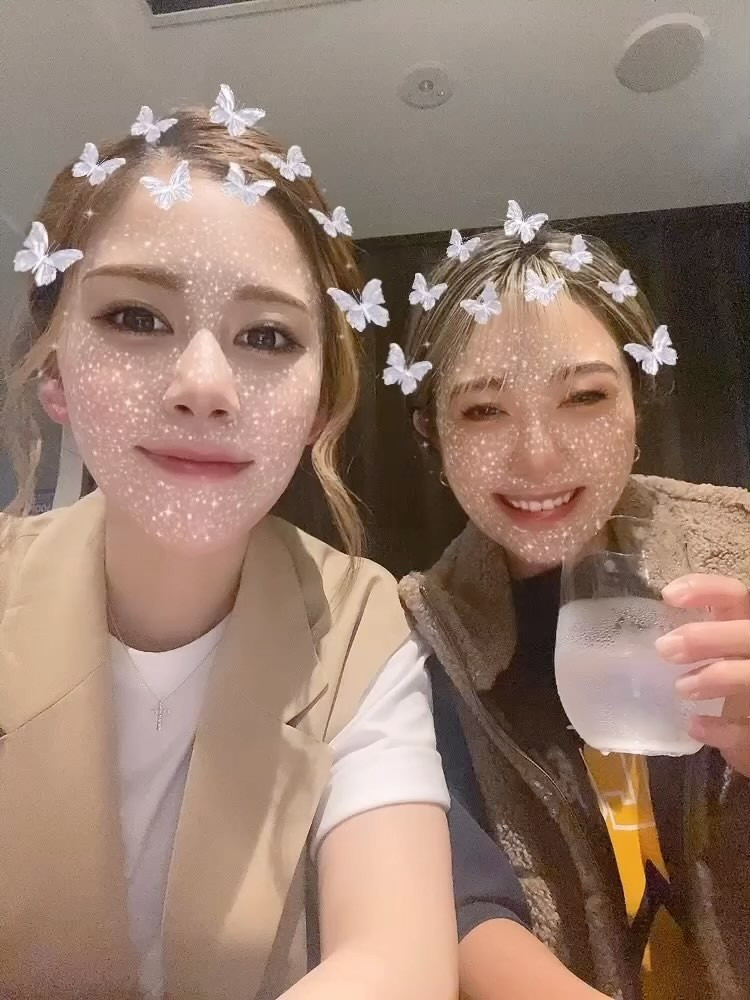 早く会いたいぬ😍😍😍

@helena_hibikigroup 

#クラブヘレナ #ヘレナ #響グループ #水沢愛美 #札幌 #すすきの #北海道 #ニュークラブ #ニュークラ嬢 #すすきのニュークラ #ラウンジ #ラウンジ嬢 #キャバクラ #キャバ嬢 #ホステス #道産子 #美女スタグラム #求人 #自撮り #ヘアアレンジ #キャバキャバ #hokkaido #sapporo #susukino #helena #hibikigroup #champagne #l4likes #instagood #