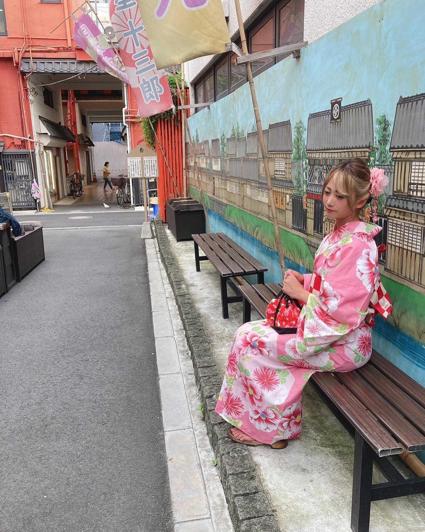撮ってもらた🎐
・
・
・
・
・
#浅草 #浴衣 #ポートレート #l4l #花やしき #和服 #和菓子 #夏