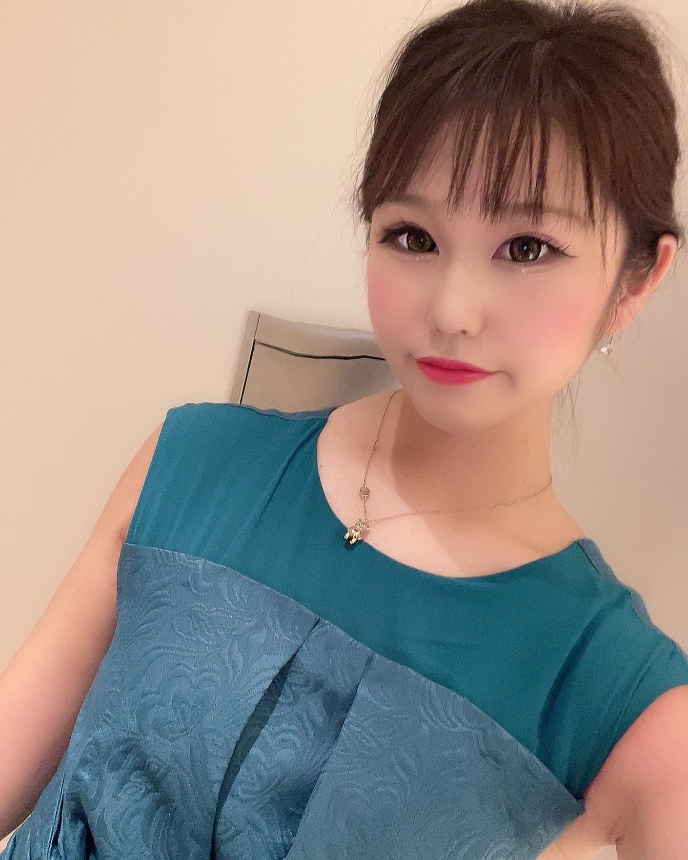 結婚式に行ってきたよー😇

@helena_hibikigroup 

#クラブヘレナ　#響グループ　#天海莉央奈　#札幌　#すすきの　#北海道　#ニュークラブ　#ニュークラ嬢　#すすきのニュークラ　#ラウンジ　#ラウンジ嬢　#キャバクラ　#キャバ嬢　#ホステス　#道産子　#美女スタグラム　#求人　#自撮り　#ヘアアレンジ　#キャバキャバ#札幌観光#お酒#酔っ払い#歌舞伎町#錦#中州#国分町#お酒好きと繋がりたい#自撮り#いいね返し