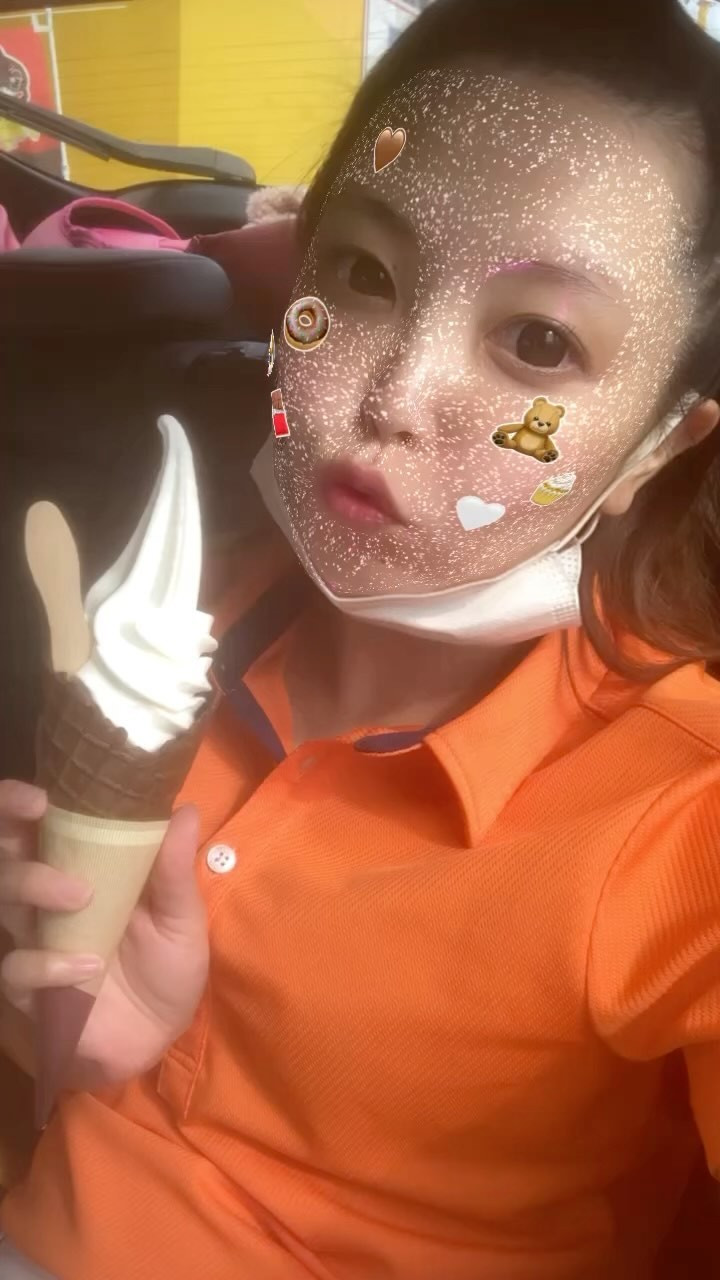 甘いもの嫌いだけど
牛乳感強めのソフトクリームは大好き😚💕
アグリーダッグはもはや鉄板🍦！
あーアグリーダッグ行きたい🤣！
.

#エリアジー #オレンジテラス #オーシャンスカイ #モナクラス #ニュークラブ #ニュークラ #キャバクラ #ホステス #キャバ嬢 #すすきの #札幌 #歌舞伎町 #国分町 #可愛い #かわいい #いいね #フォロミー #フォロー #フォロワー #followｍe #likeforlikes #instagood #instalike #follow #f4f #ヘアセット 