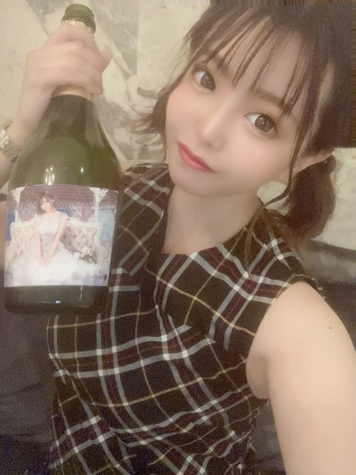 久々のKりんから🍾💛
2年以上ぶりにすすきの出ていろんなところ行かなきゃならない中顔出してくれて嬉しかった😭✨
ありがとうございます🥺⭐️
.

#エリアジー #オレンジテラス #オーシャンスカイ #モナクラス #ニュークラブ #ニュークラ #キャバクラ #ホステス #キャバ嬢 #すすきの #札幌 #歌舞伎町 #国分町 #可愛い #かわいい #いいね #フォロミー #フォロー #フォロワー #followｍe #likeforlikes #instagood #instalike #follow #f4f