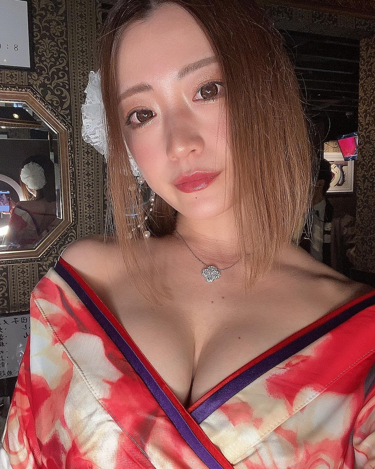 先月の花魁イベント🥰❤️

いつも着付けできっちり着るけど、サラッとな感じも可愛かった🥰❤️

一緒にお面してくれたり盛り上がったし楽しかった🥰❤️

追分だんご🍡の栗だいふくがめちゃおいしかった🌰❤️

先月も連続取れて嬉しかった🥰❤️
いつもありがとうございます🎀
周りに本当に感謝🥰❤️🍀

.

.

.

#歌舞伎町
#キャバ嬢
#clubnow
#花魁