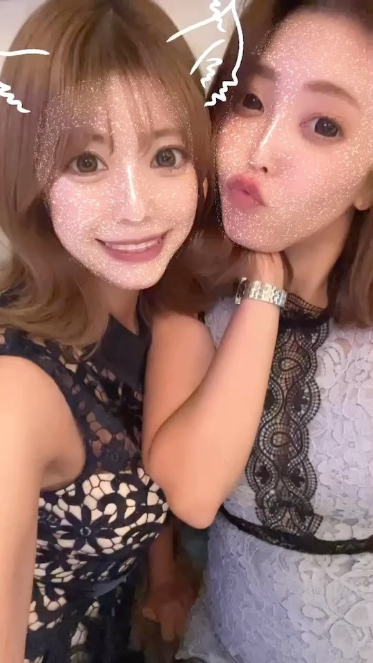 おねちゃんラストの日⭐️！
おねちゃんのお客様はステキな方ばかりで
私とも仲良くしてくれている方がたくさんで
本当寂しい気持ちと最後はたくさん笑って終わりたい気持ちが混ざりすぎて
最後はよくわからない状態になってしまいました…笑
.
思い出なんてありすぎるし
怒られたことも怒ったこともあるけど
なんだかんだずっと一緒にいてくれたおねちゃん🥲❤️
.
別々のお店で働くのは本当に寂しくて心配だけど
いつまでもわたしのおねちゃんです❤️❤️❤️
.
これからもわたしのおねちゃん、
ラメールの『若菜 まい』をよろ