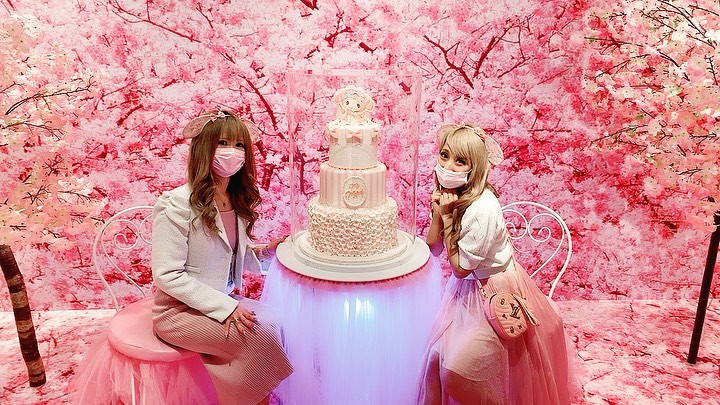 まきちゃんBirthdayは
ピューロランド🎂💓
マイメロケーキと🐰🎀
*
ピューロランド人生2回目で
10年以上ぶり💝
*
イースター限定
マイメロ&クロミの
目玉焼きハンバーグ
(ロコモコ風)
シナモンの青いカレー💙
*
はもまきBirthday2日目🎀
お泊まりしてから
ピューロきたのっ💓
*
#サンリオピューロランド #サンリオ #サンリオコーデ #ピューロランド #マイメロ #マイメロディ #マイメロケーキ #クロミ #クロミちゃん #誕生日ケーキ #姫系 #シナモン #サンリオ飯 #ピンクコー