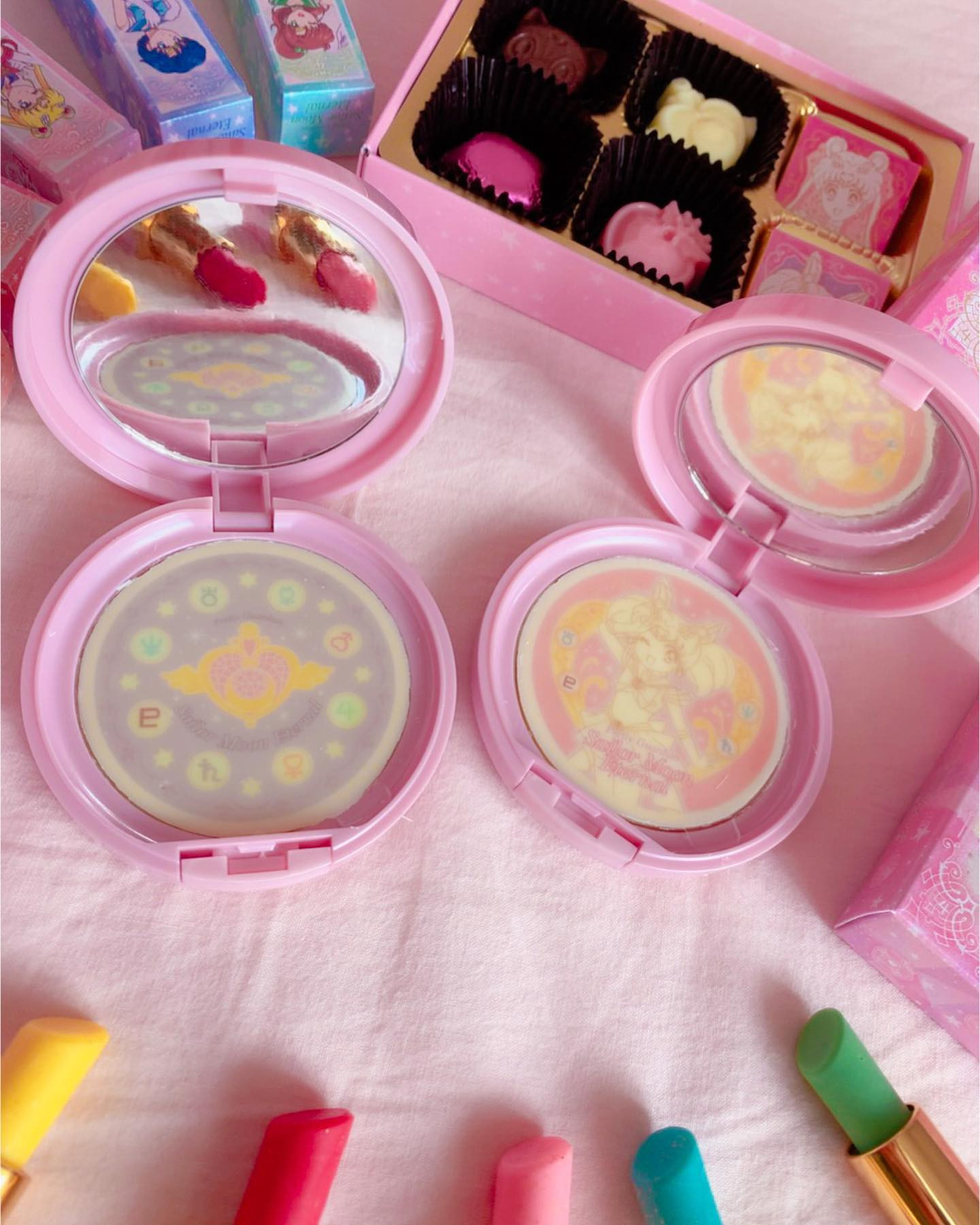 セーラームーンチョコ🍫🎀
コンパクトもルージュも
全部チョコ🥹💓💓
女の子の夢🎀.*･ﾟ
*
2月から更新してなくて
写真たまりすぎてて
早く生誕のお写真あげたいから
めっちゃ鬼更新する😡❣️
と言いつつ、、🤫←
*

#バレンタイン #セーラームーン #チョコレート #セーラームーングッズ #セーラームーンコスメ #セーラームーン世代 #セーラームーン好きと繋がりたい #チョコレート好き #ホワイトデー #セーラー戦士 #スイーツ #スイーツグラム #スイーツ女子 #アニメ #sweetstagram 