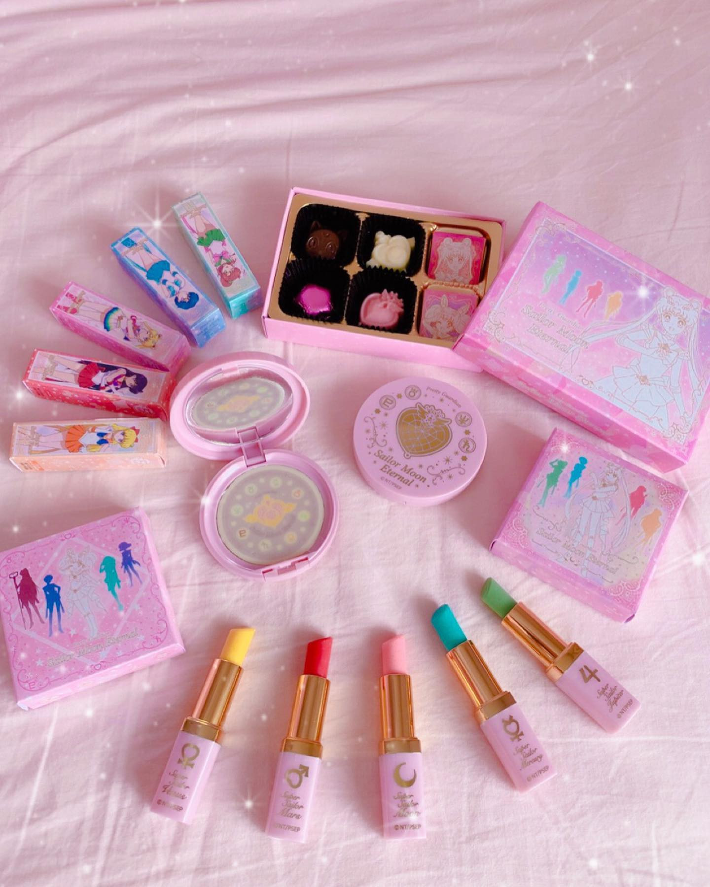 セーラームーンチョコ🍫💝
コンパクトもルージュも
これ全部チョコなの🥰💓💓
自分へのバレンタイン🎁💗笑
さいっこーーに可愛い😭🎀
それぞれの戦士のカラーの口紅の
チョコとか素敵すぎ🥲💓💓
*
バレンタイン前に買ったから
ちょっと時差だけど😂
人気すぎて発売すぐから
売り切れてて全種類は
買えなかったけど他のもネットで
みたら可愛すぎた😭💗
*
#バレンタイン #セーラームーン #チョコレート #セーラームーングッズ #セーラームーンコスメ #セーラームーン世代 #セーラームーン好きと繋がりたい #チョコレ