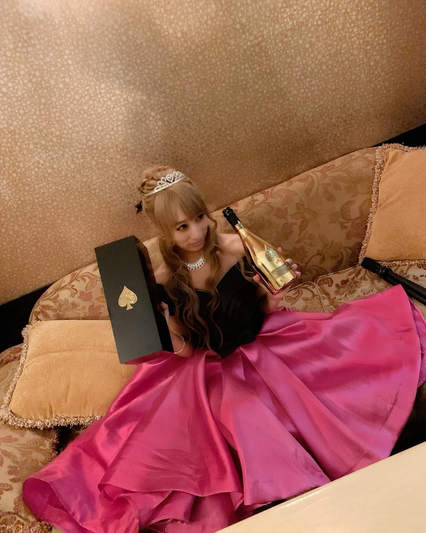 2021年も沢山ありがとう
ございました💓
今年は多方面で沢山の方に
お世話になり様々なお仕事を通して
出逢いも多い1年でした
*
今の自分に何が出来るのか
ひたすら悩み考えて
スタッフとして参加させてもらった
東京オリンピック・パラリンピック。
少しでも
医療従事者の方の手助けになればと
務めさせてもらった
母校でのワクチン接種のお仕事。
*
緊急事態宣言発出で
お客様とお店で直接会えない日々が続き
頂いていたお仕事も
どんどん白紙になってく苦しい中でも、
今の自分に少しでも出来ること、を
今年のテーマ