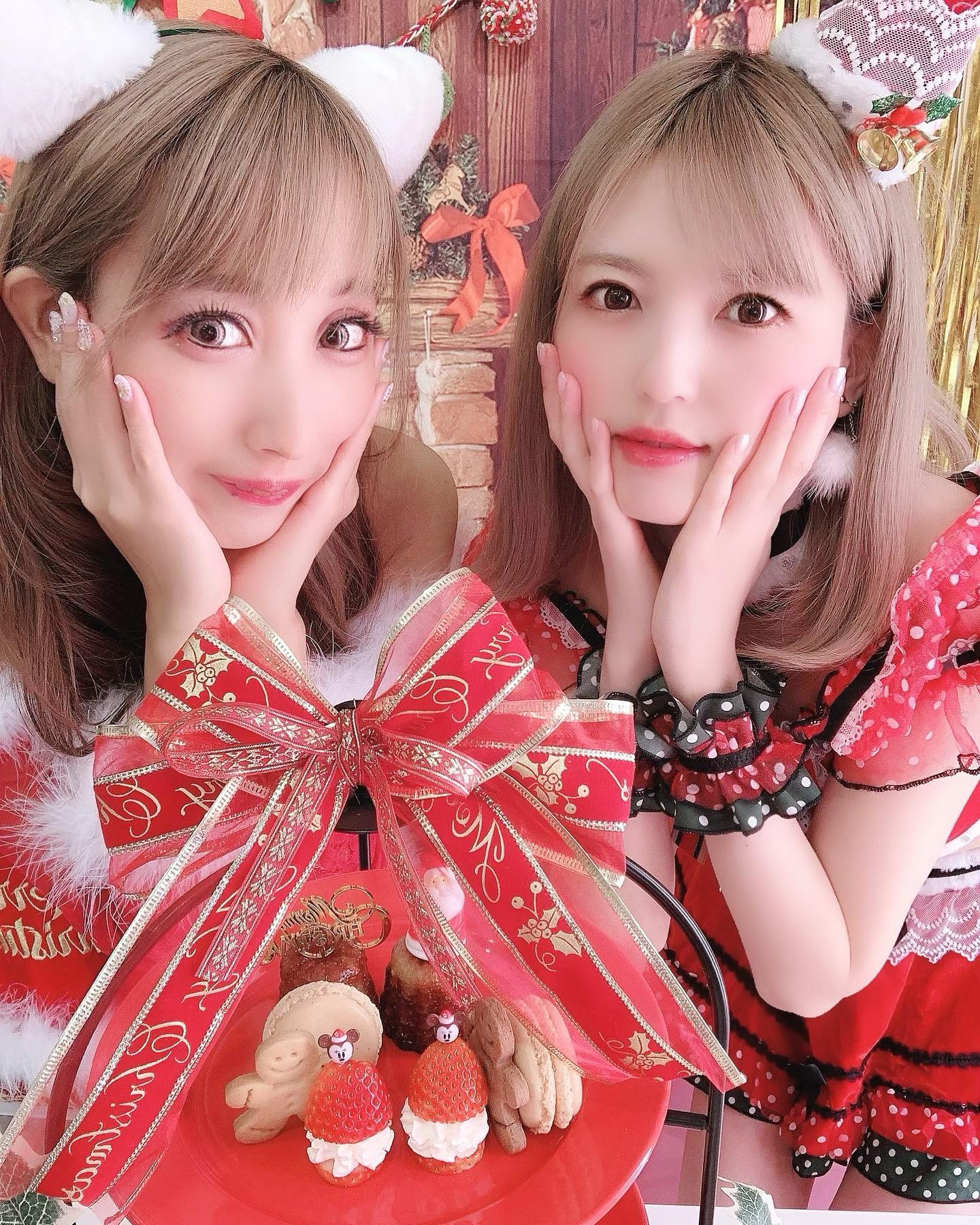 こはもん❤️
今年もあと2日がんばろ🥰💓✨
*
@koharu_aoyama 
#中板橋カフェ #remember #クリスマスアフタヌーンティー #アフタヌーンティー #東京アフタヌーンティー #東京カフェ #映えスイーツ #映えスポット #アフタヌーンティー巡り #アフタヌーンティー好きな人と繋がりたい #クリスマスパーティー #サンタコス #サンタコスプレ #marymoon #キャバドレス #キャバドレス通販 #中板橋 #キャバ嬢 #被写体モデル #撮影会 #撮影会モデル #コスプレ女子 #xma
