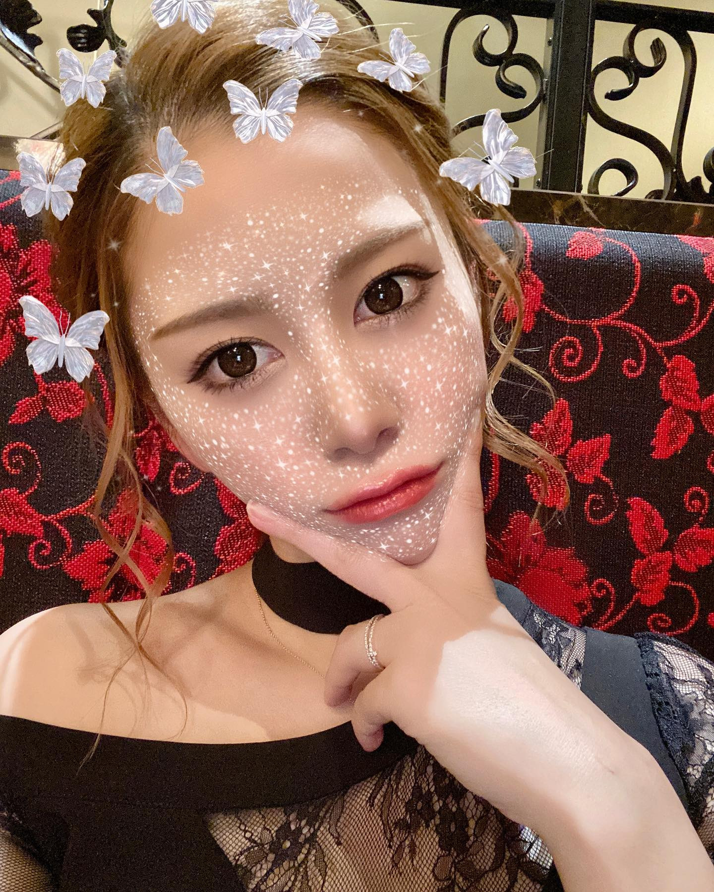 華金なのに予定が…🥹💧救世主様現れてくれるかしら？？？

@helena_hibikigroup 

　#クラブヘレナ #ヘレナ #響グループ #水沢愛美 #札幌 #すすきの #北海道 #ニュークラブ #ニュークラ嬢 #すすきのニュークラ #ラウンジ #ラウンジ嬢 #キャバクラ #キャバ嬢 #ホステス #道産子 #美女スタグラム #求人 #自撮り #ヘアアレンジ #キャバキャバ #hokkaido #sapporo #susukino #helena #hibikigroup #champagne #l4