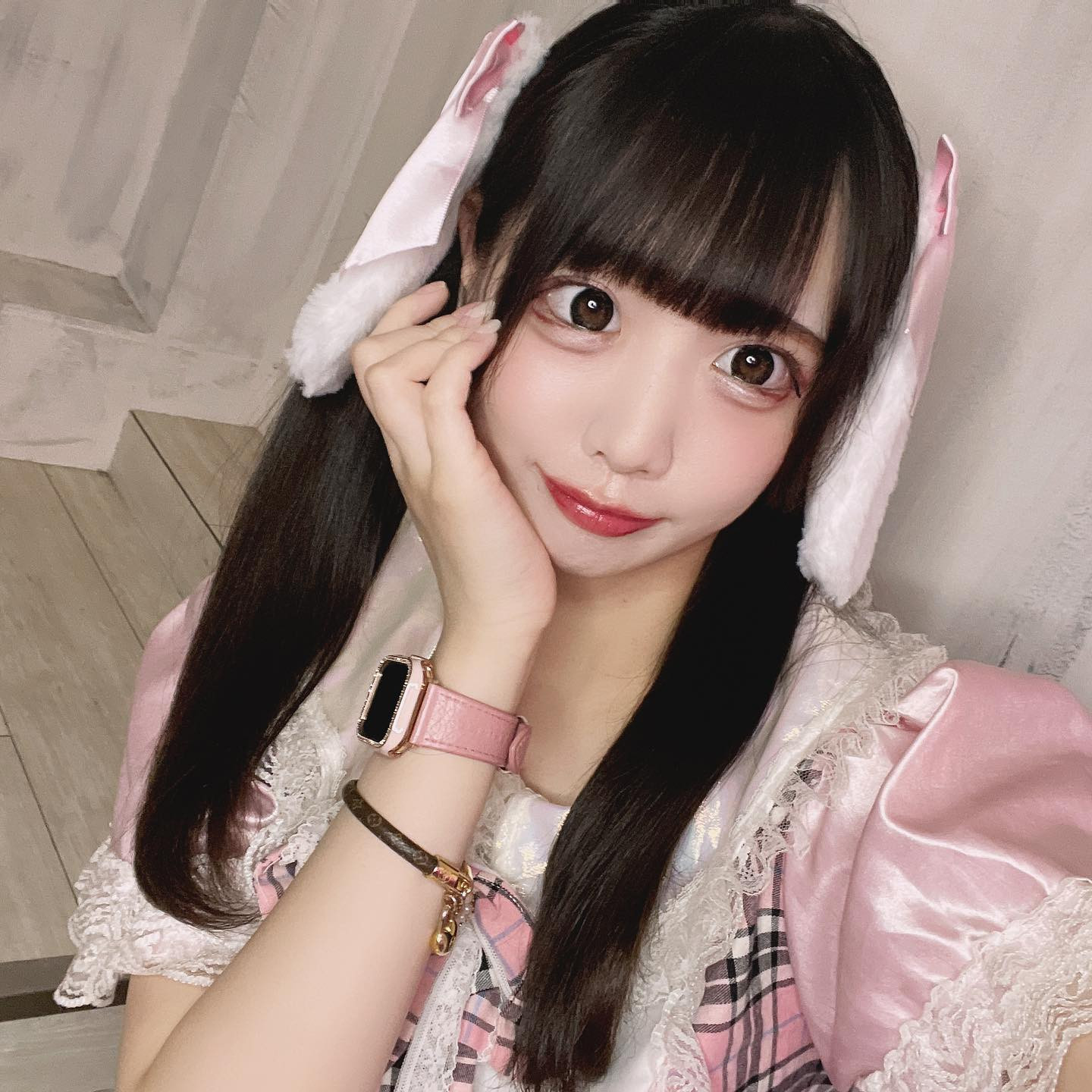 君を独り占めしたい

#コンカフェ#コンカフェ嬢 #歌舞伎町 #新宿 #歌舞伎 #メイド #うさみみ #コスプレ #ガールズバー #ガルバ #自撮り #自撮り界隈#美男美女と繋がりたい