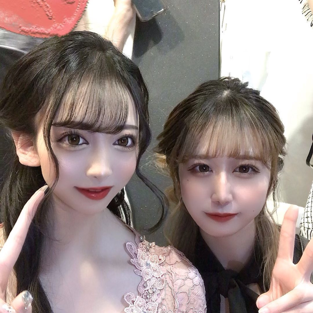 この写真姉妹みたいでお気に入り🤍

うたちゃん妹みたいで大好き🤦‍♀️

なんか久しぶりの休みって感じがする
日曜日っていいなあ🥲

#キャバ嬢#ニュークラ嬢#すすきのキャバ嬢#すすきの#すすきのグルメ#アテイン#アテイングループ#北海道観光#北海道旅行#北海道ディナー#キャバドレス#かわいい女の子#清楚系#ヘアメイク#dress#sexy#cute#japanesegirl#asian