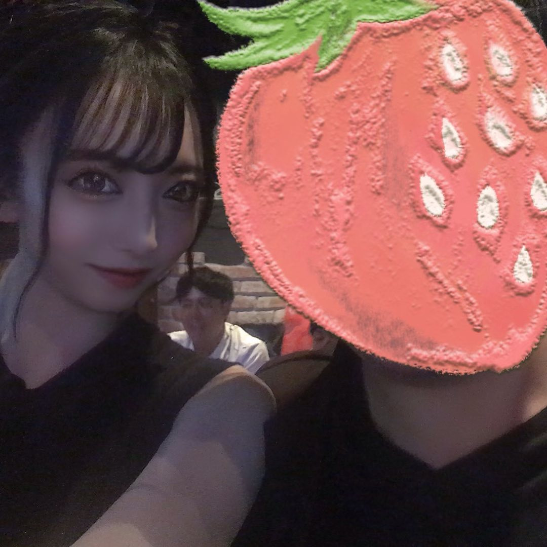 3ヶ月弱パドマカフェで合同営業でしたが、今日から場所変わって2階のリーマンズバーで合同営業になります❣

久しぶりの我が家って感じです🙂

今週は日曜日も営業してるので、
水曜日以外毎日出勤です🤍

なんでもいいけどこの写真太って
見えるね😉✨

#キャバ嬢#ニュークラ嬢#すすきのキャバ嬢#アテイン#アテイングループ#すすきの#すすきのグルメ#北海道観光#北海道旅行#北海道ディナー#キャバドレス#かわいい女の子#美人#清楚系#ヘアメイク#可愛い#dress#sexy#cute#japanesegirl#