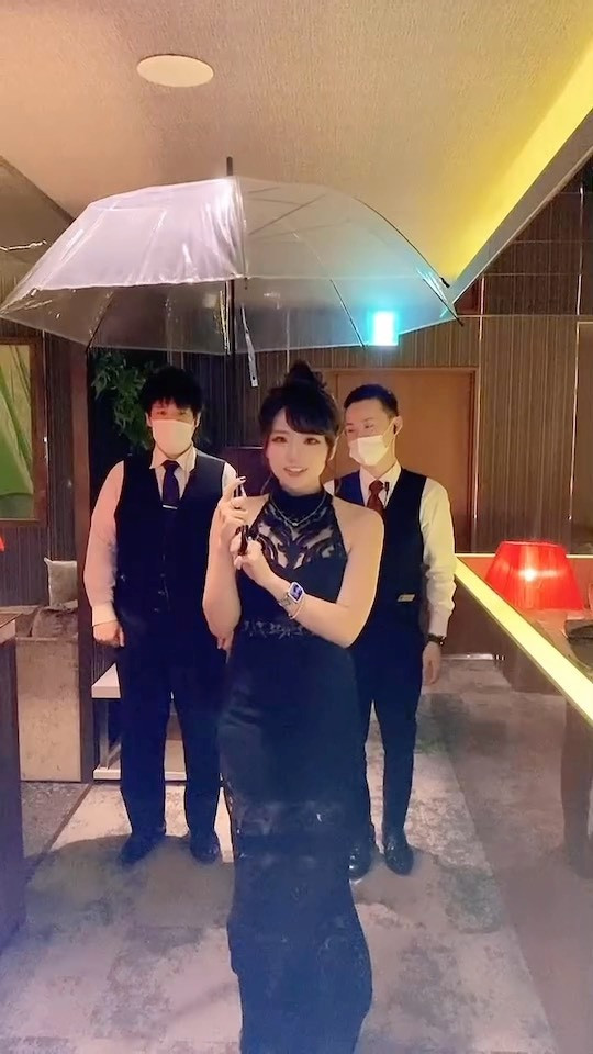 【🔔ススキノ 鈴鐘🔔】
黒服2人の温度差をご覧ください。笑
.
#道産コウ #北海道のコウちゃん #鈴鐘 #ベルベ #bellve #Nプレイスビル #Nプレイスビル7F #キャバクラ #ニュークラブ #ニュークラ #ナイツ #ナイツネットで検索 #ホステス #キャバ嬢 #すすきの #北海道 #札幌 #歌舞伎町 #六月木 #銀座 #北新地 #可愛い #ミニドレス #キャバ嬢ドレス #ビジョビ