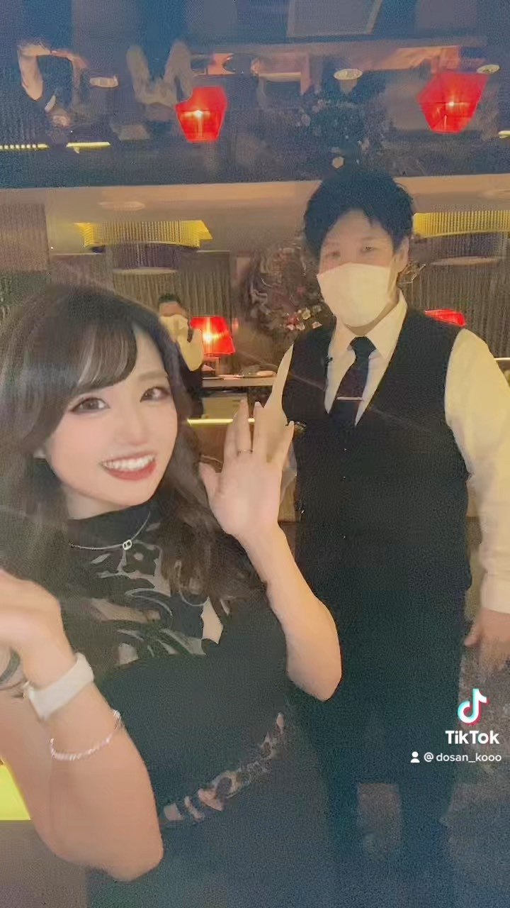 鈴鐘では、キレイも可愛いも兼ね備えてるキャストと面白くて丁寧な黒服がお出迎えします❤️
#道産コウ #北海道のコウちゃん #鈴鐘 #ベルベ #bellve #Nプレイスビル #Nプレイスビル7F #キャバクラ #ニュークラブ #ニュークラ #ナイツ #ナイツネットで検索 #ホステス #キャバ嬢 #すすきの #北海道 #札幌 #歌舞伎町 #六月木 #銀座 #北新地 #可愛い #ミニドレス #キャバ嬢ドレス #ビジョビ