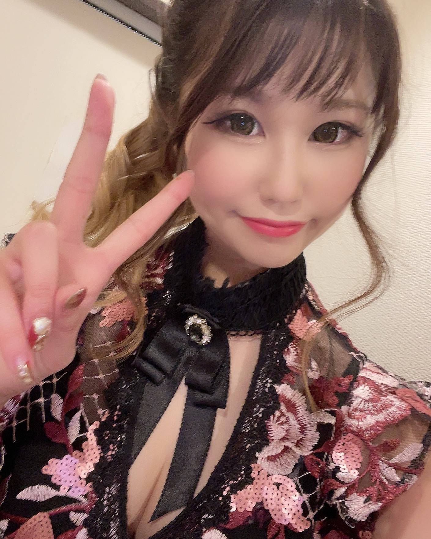 今日はネイル変えたよ😋

@helena_hibikigroup 

#クラブヘレナ　#響グループ　#天海莉央奈　#札幌　#すすきの　#北海道　#ニュークラブ　#ニュークラ嬢　#すすきのニュークラ　#ラウンジ　#ラウンジ嬢　#キャバクラ　#キャバ嬢　#ホステス　#道産子　#美女スタグラム　#求人　#自撮り　#ヘアアレンジ　#キャバキャバ#札幌観光#お酒#酔っ払い#歌舞伎町#錦#中州#国分町#お酒好きと繋がりたい#自撮り#いいね返し