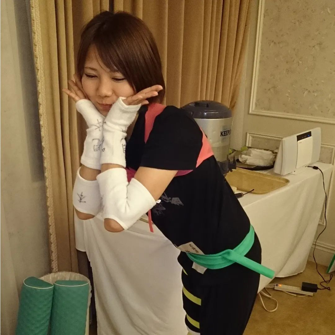 カイロプラクティックの初級試験の時に全身背筋矯正バンドとサポーターでふざけた時の🤭