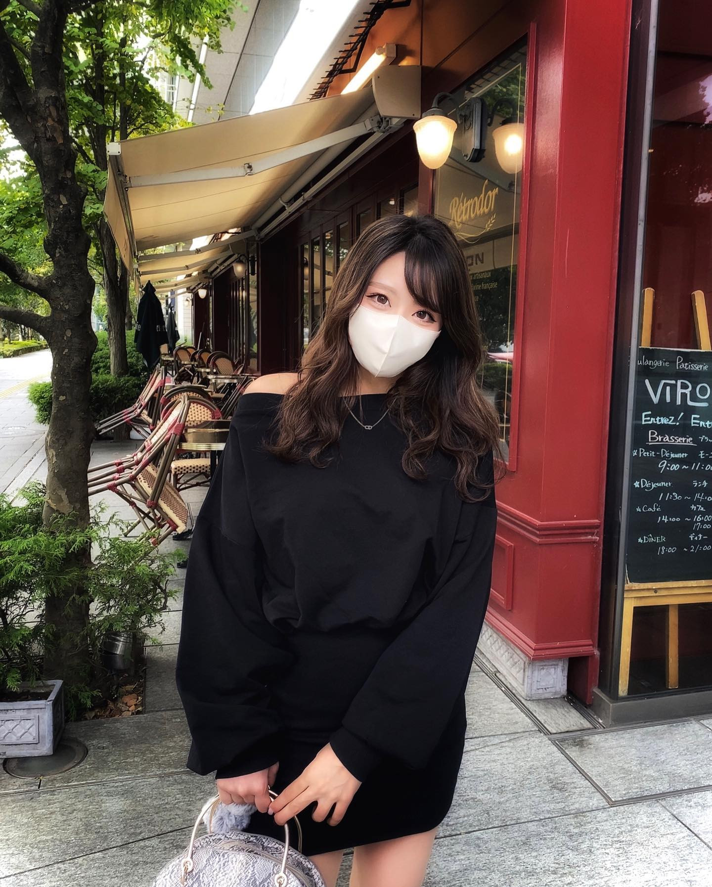 .
🐴鈴鐘の道産コウです🐴
本日21時〜います💫💫💫
.
.
最近、引っ越し終わって家片付けたり、旅行行ったり、オリシャンの撮影とかいろんな撮影がびっしりで、バタバタしてインスタサボってましたごめんなさい🥹🙏
.
.
今日は、予定なし子ちゃんなので、どなたか構ってくれませんか🙄🍂🍁
.
.
.
#道産コウ #北海道のコウちゃん #鈴鐘 #ベルベ #bellve #Nプレイスビル #Nプレイスビル7F #キャバクラ #ニュークラブ #ニュークラ #ナイツ #ナイツネットで検索 #ホステス #キャバ嬢 #すす