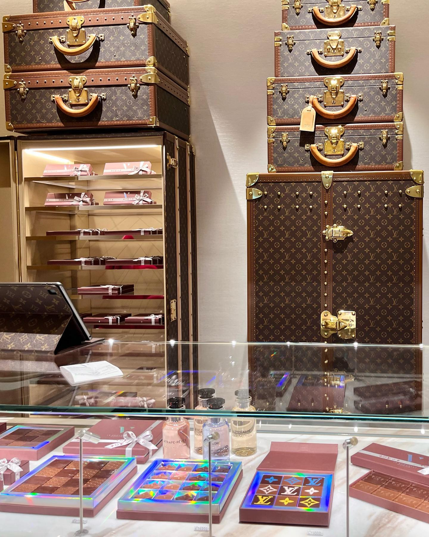 🌼LV CAFE⚜️3枚目までみてね❤️‍🩹
ずっと行きたかったヴィトンのカフェ☕️

雰囲気良くて、ご飯も美味しすぎて
１００点満点でした🥹💯

今日までお休み頂いてます❤︎

#キャバ嬢 #歌舞伎町 #新宿 #六本木 #ドレス #北新地#キャバ#錦#中洲#名古屋#ホスト#ホステス#キャバドレス#大阪#すすきの#出勤#東京#シャンパン#水商売#キャバクラ#ニュークラブ#シティーグループ#ラピュタ