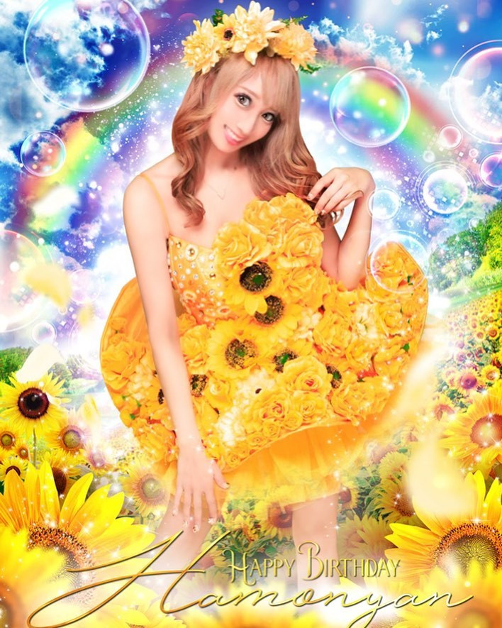 今年の聖誕祭ビジュアル🌻💛
お店のバースデーイベントと
初めてのコンカフェでの開催🎉💛
*
今年は
皆と明るく元気な日々を
過ごしたい🌻💛
平和が戻ってきますように🙏🇺🇦
というテーマで大好きなひまわり🌻
のドレスにしました👗
バニティーミー(@_vanityme_ )さんの
ドレスです🌻
とっっても可愛くて
一目惚れ！！😭🫶🌻💛💛
*
沢山の方に遊びに来て頂けて
とっても幸せな
2022BIRTHDAYでした🌻💛
(4月のお話なんだけど
時差でごめんね🙇‍♀️)
1～3月まで急遽青森にいたし
状況も状況