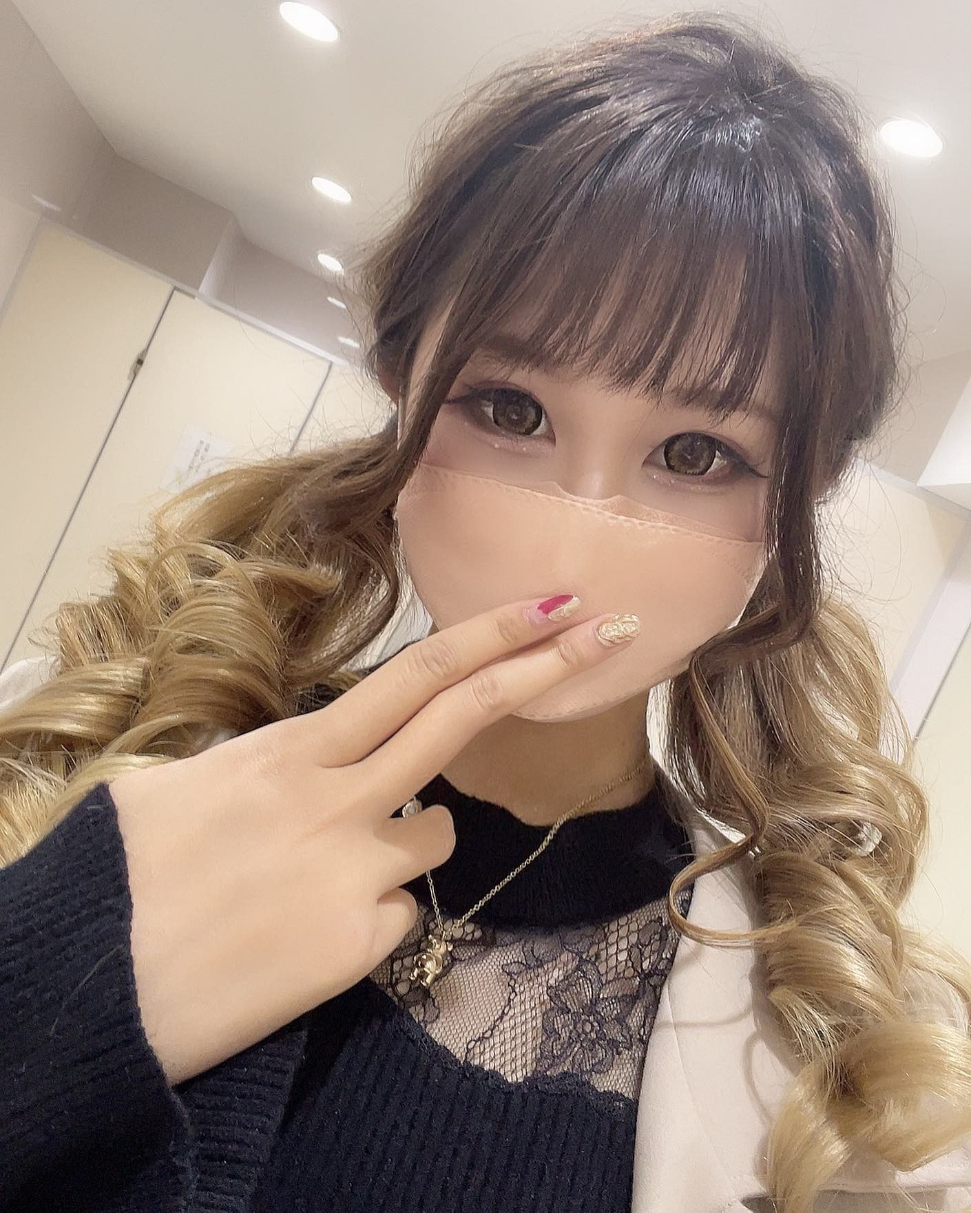 髪の毛ぐりんぐりん😋

@helena_hibikigroup 

#クラブヘレナ　#響グループ　#天海莉央奈　#札幌　#すすきの　#北海道　#ニュークラブ　#ニュークラ嬢　#すすきのニュークラ　#ラウンジ　#ラウンジ嬢　#キャバクラ　#キャバ嬢　#ホステス　#道産子　#美女スタグラム　#求人　#自撮り　#ヘアアレンジ　#キャバキャバ#札幌観光#お酒#酔っ払い#歌舞伎町#錦#中州#国分町#お酒好きと繋がりたい#自撮り#いいね返し