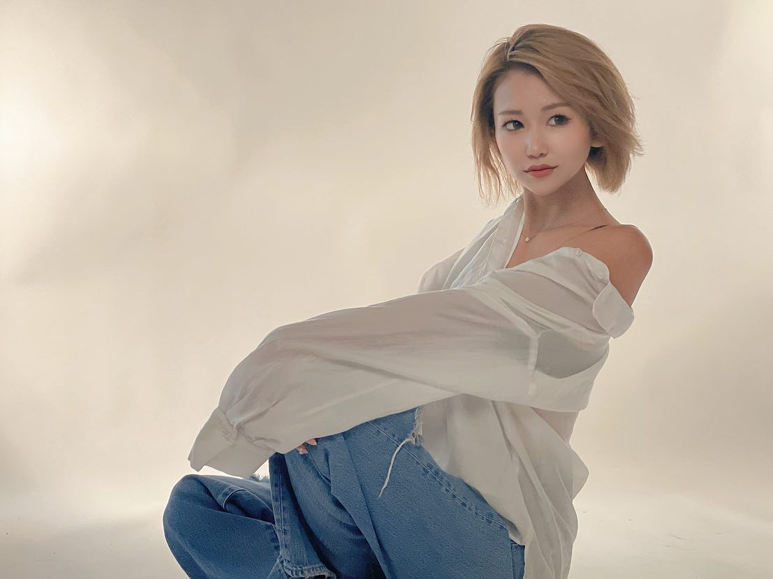 _

久しぶりに風を浴びながらの撮影🤍

@akamonclub 
@shachigroup_ 

#北海道 #札幌 #すすきの #キャバクラ #キャバ嬢 #ニュークラブ #ニュークラ嬢 #赤門倶楽部 #赤倉はるか #撮影 #白シャツ #デニム #ショートカット #女の子 #飲み屋 #水商売