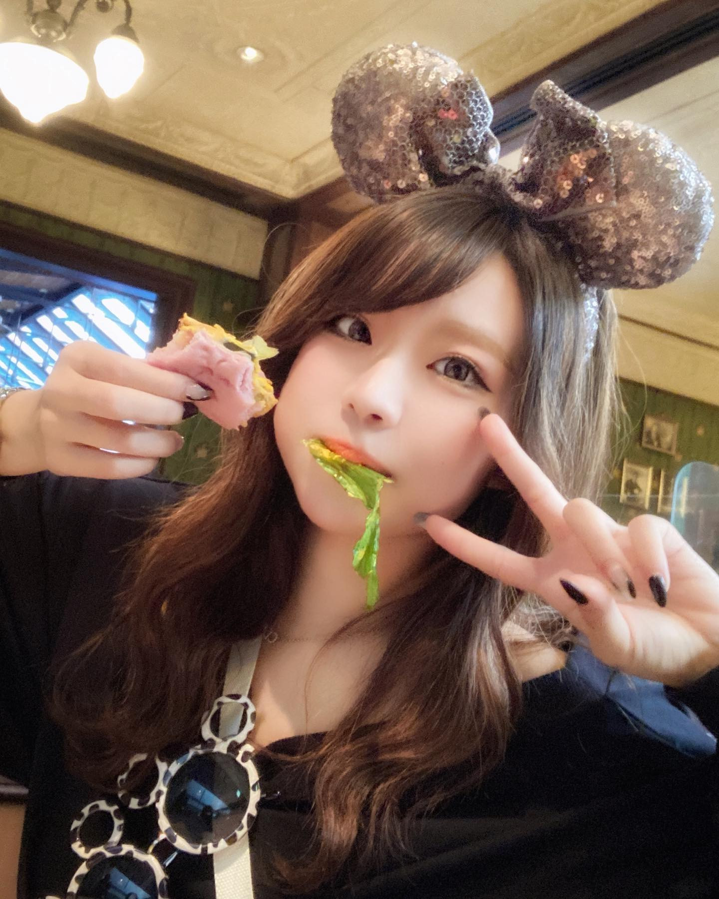 .
🔔鈴鐘🔔
❤️🐴道産コウです🐴❤️
.
本日も元気に出勤です💫
.
食べ方普段こんな汚く食べません。
盛れてると思って載せてみます。🆖
みんな引くの無しね。
.

#道産コウ #北海道のコウちゃん #鈴鐘 #ベルベ #bellve #Nプレイスビル #Nプレイスビル7F #キャバクラ #ニュークラブ #ニュークラ #ナイツ #ナイツネットで検索 #ホステス #キャバ嬢 #すすきの #北海道 #札幌 #歌舞伎町 #六月木 #銀座 #北新地 #可愛い #ミニドレス #キャバ嬢ドレス #ビジョビ #ディズニ