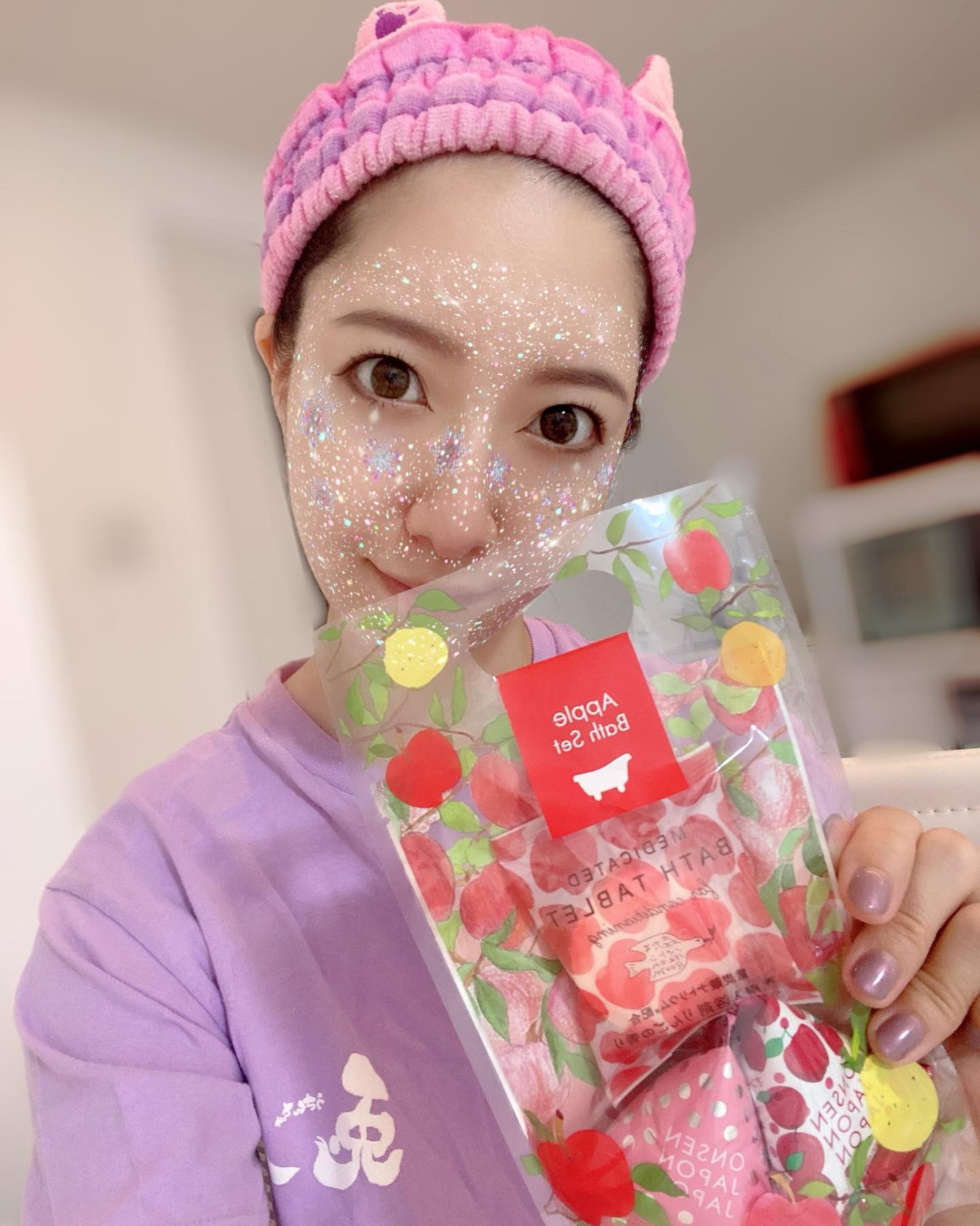 、
猫耳ターバンして
兎人Tシャツ着てるの怖←

てことでおひなさまから頂いた
入浴剤で久しぶりの湯船浸かります🛁

#ヘレナ#響グループ#百瀬るあ
#札幌#すすきの#北海道#ニュークラブ#ニュークラ嬢
#すすきのニュークラ#ラウンジ#ラウンジ嬢#キャバクラ#キャバ嬢#ホステス#道産子#美女スタグラム#求人#自撮り#ヘアアレンジ#キャバキャバ
#ゴルフ#ゴルフ女子#旅行#JGC#JAL#カメラ