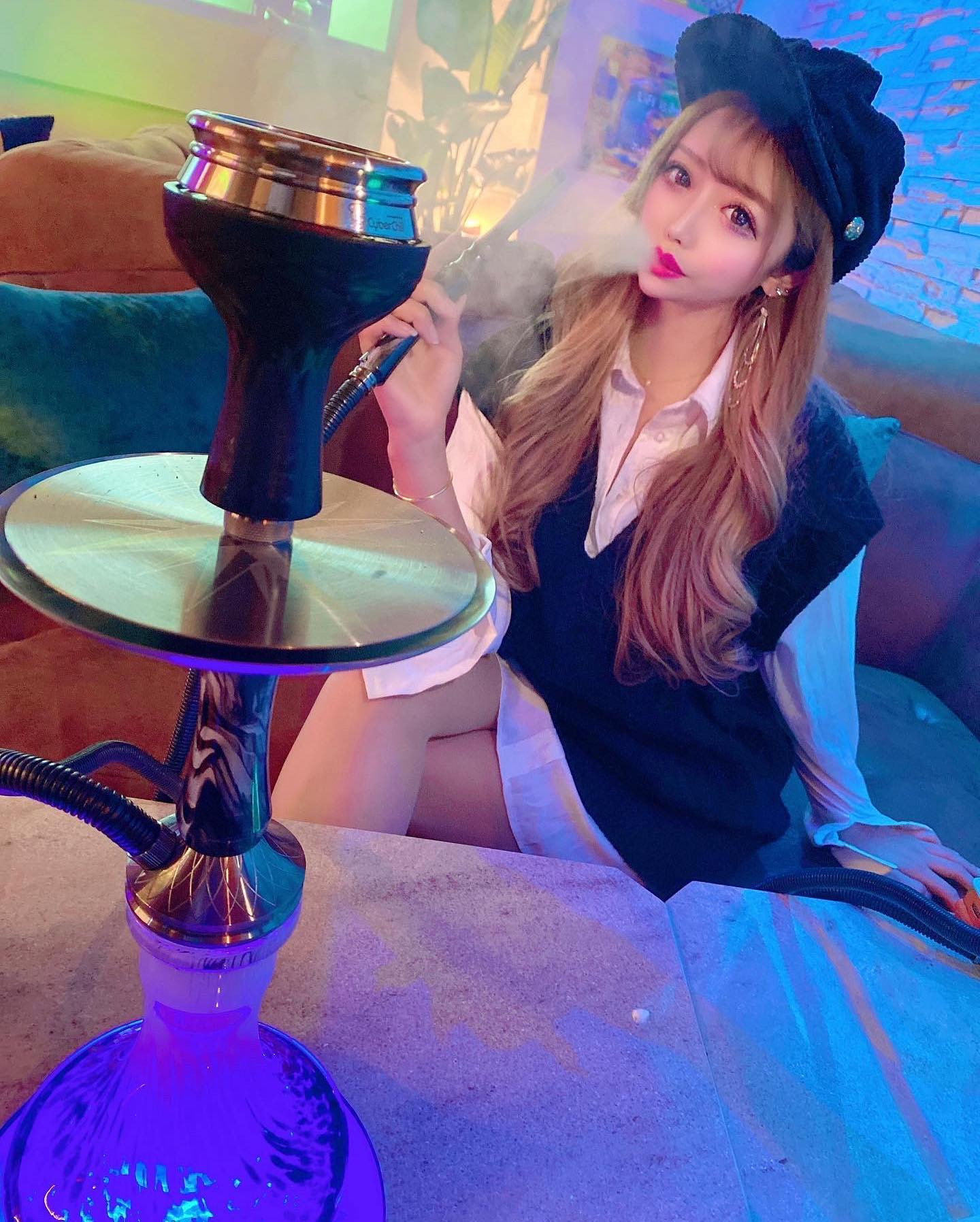 六本木久しぶりにいったー✨

パセラグループのおしゃれな
シーシャバー🫣

@c2.change.charge 

#きゃばくら#キャバ嬢#歌舞伎町#ラウンジ#スナック#ガルバ#ホスト#バー#アイドル#新宿#東京#ナイトスポット#セルカ#instadaily#me#selfie#お酒#水商売#love#六本木#美女#イケメン#夜遊び#ギャル#model#シーシャ#shisha #パセラ#chill #chilltime