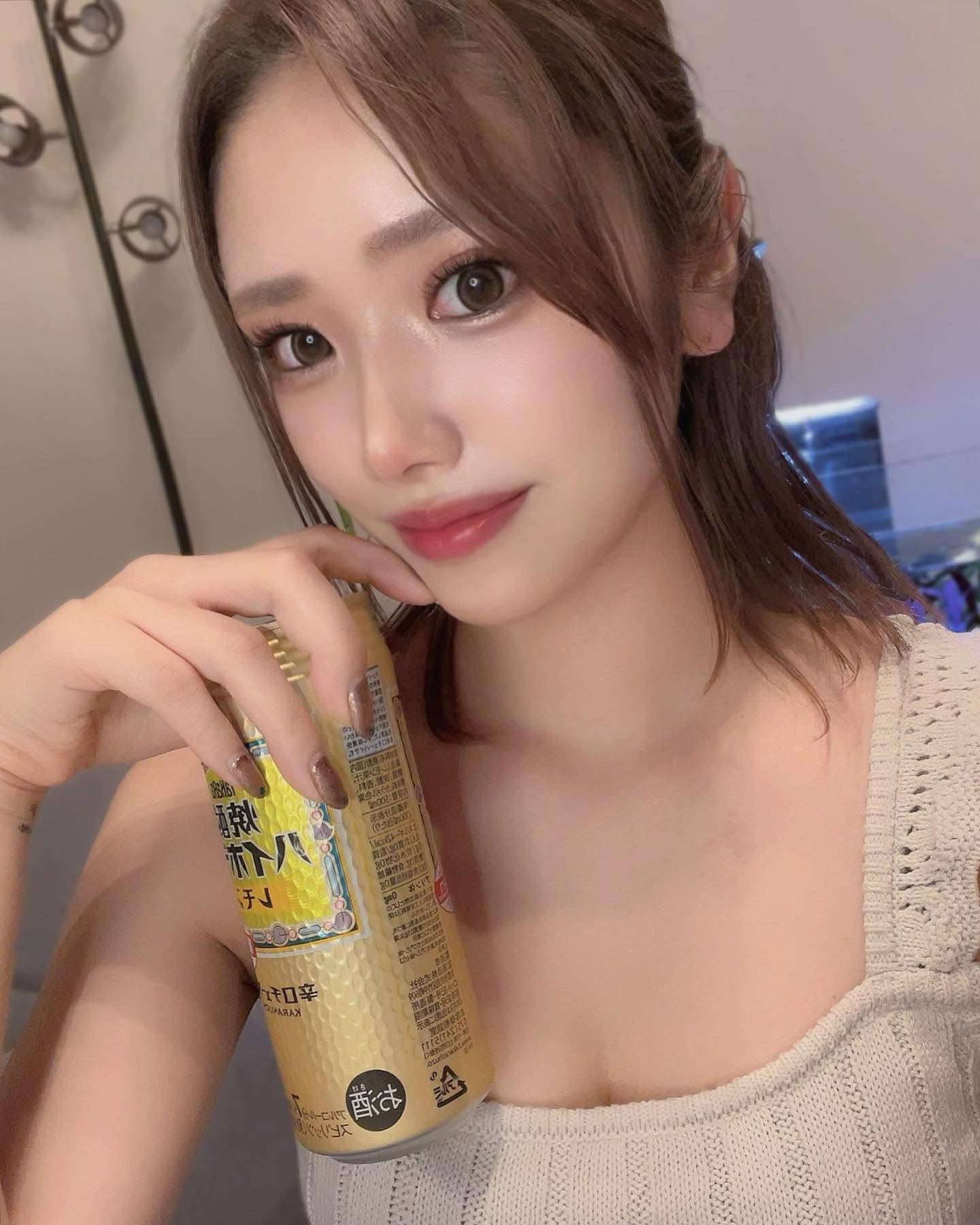 .
一目惚れして買ったこの部屋着初めて着てみたけれども寒くてだめだ🫤
.
しごおわ晩酌のとき
.
.
#仙台 #国分町 #六本木 #歌舞伎町 #銀座 #札幌 #ススキノ #北新地 #中洲 #国分町キャバクラ #キャバクラ #キャバ嬢 #シャンパン #オレンジテラス #オレンジテラス仙台 #ニューヨーク #thenewyork #エリアgグループ #こころだよ