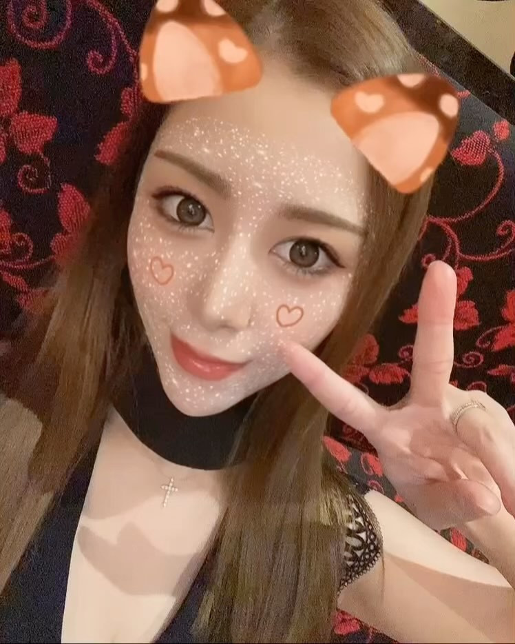 今日もよろしゅです🫡❤️

@helena_hibikigroup 

　#クラブヘレナ #ヘレナ #響グループ #水沢愛美 #札幌 #すすきの #北海道 #ニュークラブ #ニュークラ嬢 #すすきのニュークラ #ラウンジ #ラウンジ嬢 #キャバクラ #キャバ嬢 #ホステス #道産子 #美女スタグラム #求人 #自撮り #ヘアアレンジ #キャバキャバ #hokkaido #sapporo #susukino #helena #hibikigroup #champagne #l4likes #instagoo