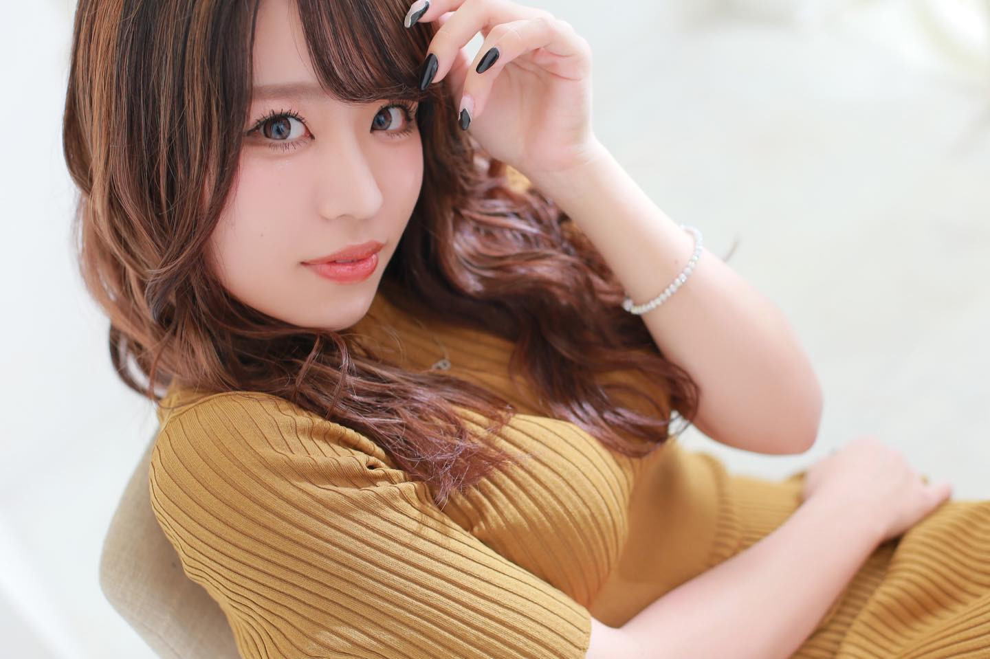 .
道産コウです🐴🤎
本日9時出勤予定ないです🥹
.
この前大好きなマスタード色の服着て撮ってきたよ🤪💛
.
#道産コウ #北海道のコウちゃん #鈴鐘 #ベルベ #bellve #Nプレイスビル #Nプレイスビル7F #キャバクラ #ニュークラブ #ニュークラ #ナイツ #ナイツネットで検索 #ホステス #キャバ嬢 #すすきの #北海道 #札幌 #歌舞伎町 #六月木 #銀座 #北新地 #可愛い #ミニドレス #キャバ嬢ドレス #ビジョビ