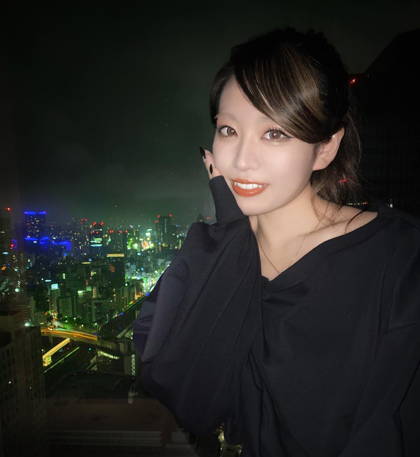 .
道産コウです🐴🤎
.
今日も21時に" べーーールべ" にいます🔔💕
#今日も一緒に呑んでコウ 💕💕
.
.
#道産コウ #北海道のコウちゃん #鈴鐘 #ベルベ #bellve #Nプレイスビル #Nプレイスビル7F #キャバクラ #ニュークラブ #ニュークラ #ナイツ #ナイツネットで検索 #ホステス #キャバ嬢 #すすきの #北海道 #札幌 #歌舞伎町 #六月木 #銀座 #北新地 #可愛い #ミニドレス #キャバ嬢ドレス #ビジョビ