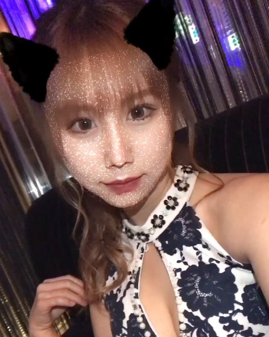 .
.
出勤してます🥹❤️
今日ビジュ良い日でハッピー！
昨日めっちゃ悪かったぴえん
本日もよろしくお願いします🥹❤️
.
.
#店なう
#ニュークラブ #ニュークラ嬢 
#rymansbar #すすきのキャバ嬢 
#すすきの #キャバクラ #キャバ嬢 
#すすきのニュークラブ #ヘアメイク 
#ドレス #セルフィ #自撮り #selfie 
#夜職 #instagood #instalike #ınstagood  #歌舞伎町