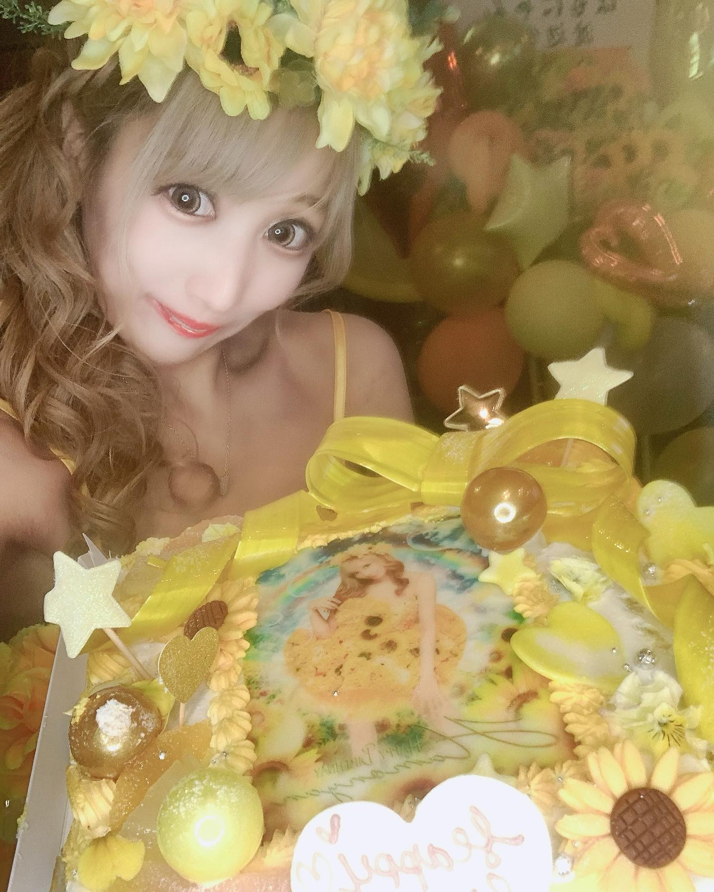 ひまわりドレス👗🌻
ひまわりケーキ🎂ひまわりバルーン🎈
ひまわりに囲まれた最高の時間🥰🌻🌈
*
可愛すぎて嬉しすぎたから
ケーキ単品のお写真も
載せちゃおっと🎂💛💛
*

#誕生日 #夜のケーキ屋さん #キャバ嬢 #コンカフェ #コンカフェ嬢 #生誕祭 #向日葵 #バースデーケーキ #歌舞伎町 #キャバクラ #キャバクラ嬢 #birthdayevent #ひまわり #birthdaycake #ドレス #birthdayphoto #バースデー #バースデーイベント #似顔絵ケーキ #コスプレ #キャバド