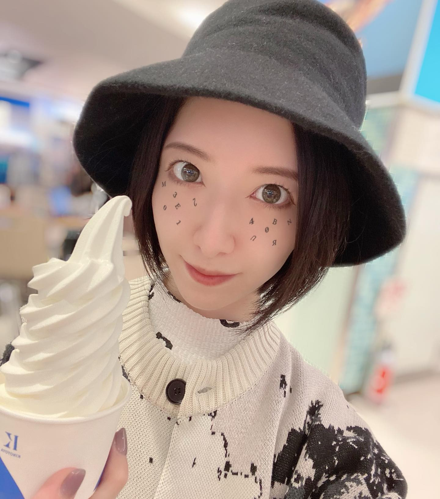 、
朝から母と空港へ
遊びに行ってきたよ💨
、
コーンパンを買って
空港グルメを食べまくって
温泉入って帰ってきた🤣
、
コーンパンずっと気になってたから買えて良かった〜🌽
1時間並んだけどね🥹👏🏻

ヘレナ#響グループ#百瀬るあ
#札幌#すすきの#北海道#ニュークラブ#ニュークラ嬢
#すすきのニュークラ#ラウンジ#ラウンジ嬢#キャバクラ#キャバ嬢#ホステス#道産子#美女スタグラム#求人#自撮り#ヘアアレンジ#キャバキャバ
#ゴルフ#ゴルフ女子#旅行#JGC#JAL#カメラ