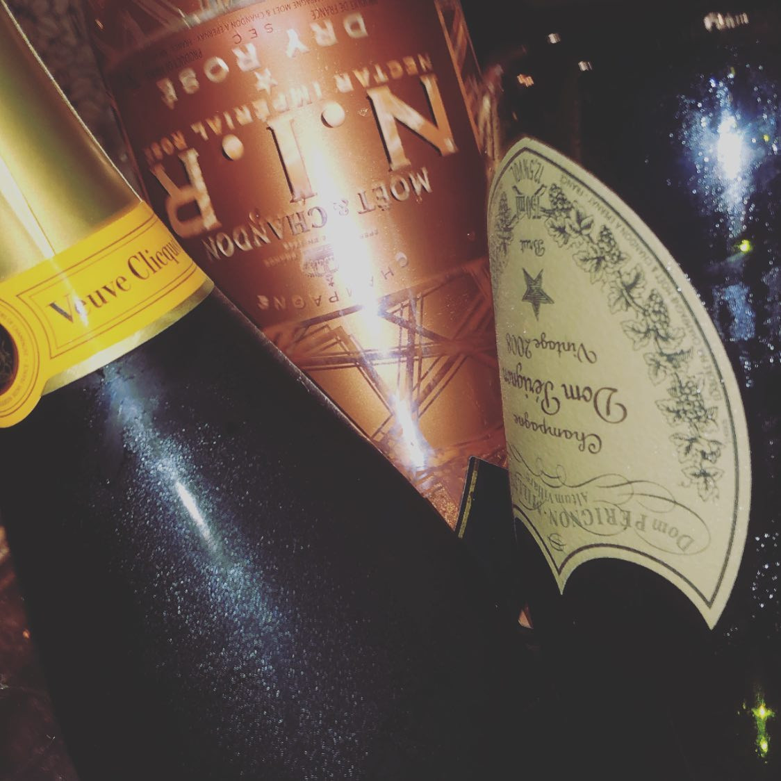 ・
・
みほさんとS様から‪‪❤︎‬
ありがたき幸せ＆感謝感激雨嵐です⚡️
すごく楽しかった☺️
最初から最後までずっと笑ってた気がする😂笑
ほんとおにありがとうございました‪‪❤︎‬
・
・
#宮城#宮城県#仙台#仙台市#国分町#分町#キャバクラ#キャバ#キャバ嬢#ヴーヴ・クリコ#ヴーヴ#ヴーヴイエロー#モエ#モエピカ#ドンペリ#club Richard