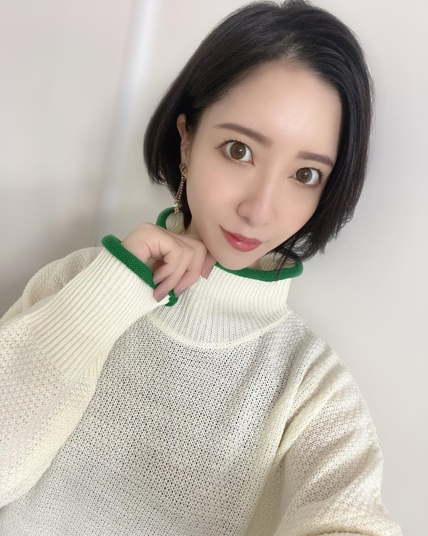 、
新しく買ったニット
差し色緑がかわいい💚

ヘレナ#響グループ#百瀬るあ
#札幌#すすきの#北海道#ニュークラブ#ニュークラ嬢
#すすきのニュークラ#ラウンジ#ラウンジ嬢#キャバクラ#キャバ嬢#ホステス#道産子#美女スタグラム#求人#自撮り#ヘアアレンジ#キャバキャバ
#ゴルフ#ゴルフ女子#旅行#JGC#JAL#カメラ