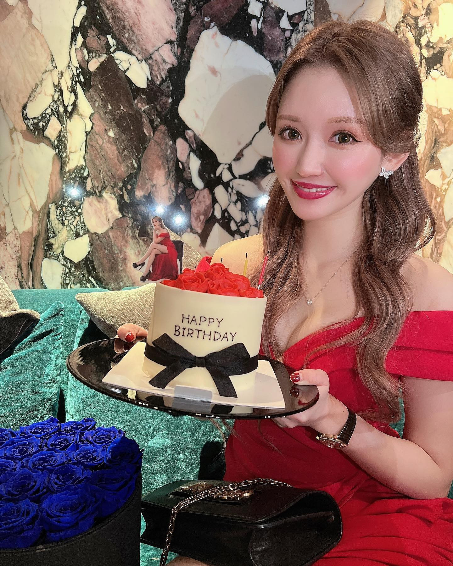 めいちゃんの所のオーダーケーキ🤍
デザイン通りにしてくれるよ🫶

ありがとうございました！

@meisatsuki.72 

#エリアG #エリアGグループ #オーシャンスカイ #オーシャンスカイ札幌 #オーシャンスカイ札幌りお#オーシャンスカイRio
#ニュークラブオーシャンスカイ札幌
.
.
#キャバクラ #キャバ #キャバ嬢 #キャバクラ嬢 #すすきのキャバクラ #すすきのキャバ嬢
.
#ニュークラ #ニュークラブ #キャバキャバ #すすきのニュークラ #すすきのニュークラブ
#すすきのニュークラ