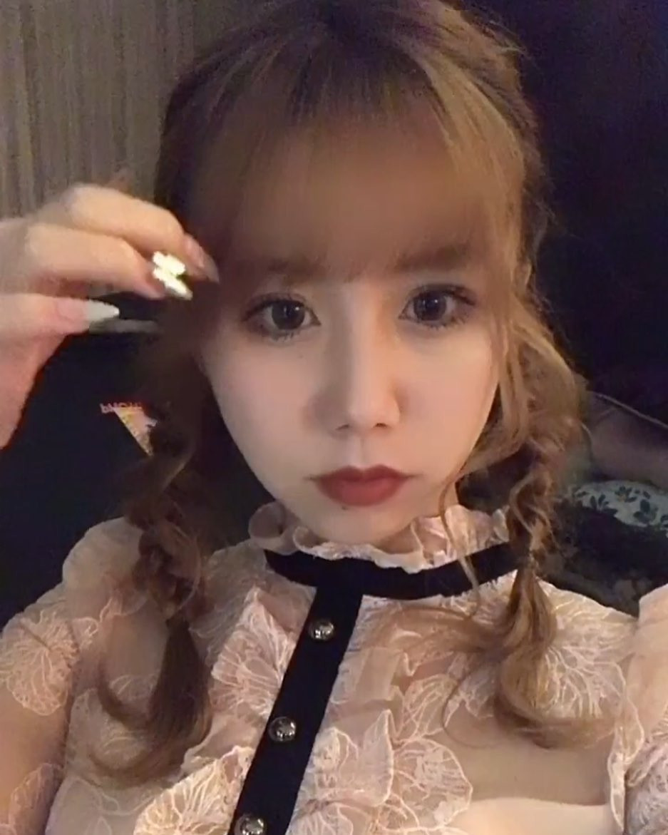 .
.
髪色変えたら清楚だ🥹
話さなければ大人しくみえない？🥹笑
今日も出勤頑張ります〜！💗
投稿見た人いいねじゃなくてグイ🤌笑
.
.

#店なう
#ニュークラブ #ニュークラ嬢 
#rymansbar #すすきのキャバ嬢 
#すすきの #キャバクラ #キャバ嬢 
#すすきのニュークラブ #ヘアメイク 
#ドレス #セルフィ #自撮り #selfie 
#夜職 #instagood #instalike #ınstagood  #歌舞伎町 #銀座 #北新地 #六本木 #キャバ