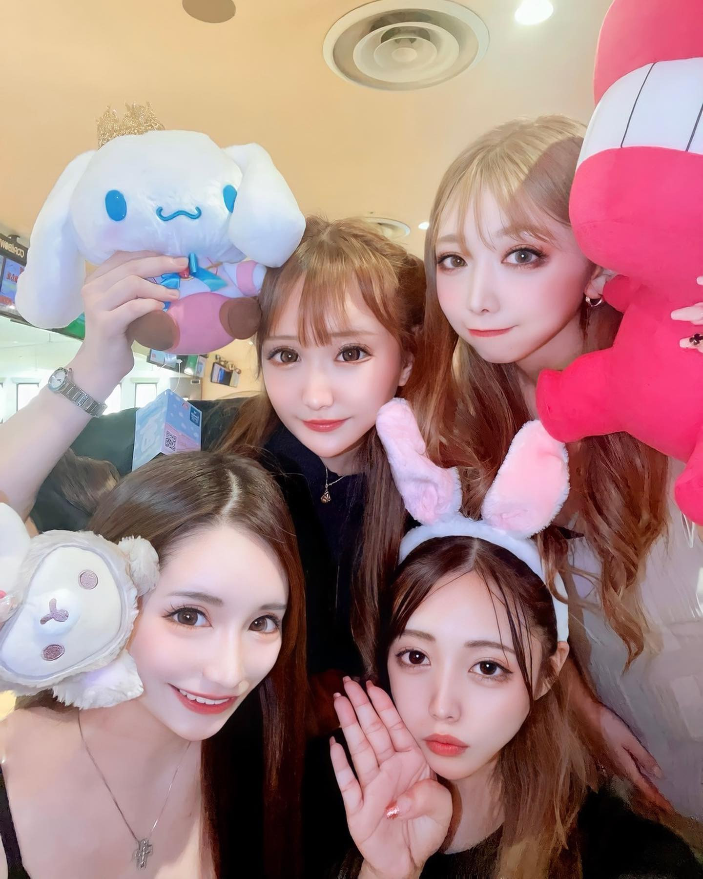 そういやなんでウサギの耳つけてんだっけ？🤔
前髪バーコードで死ぬ🥵🥵笑

とにかく楽しそうで何より🕊

今週もありがとうございました😊

.
.
.
.

#時差投稿 #時差スタグラム