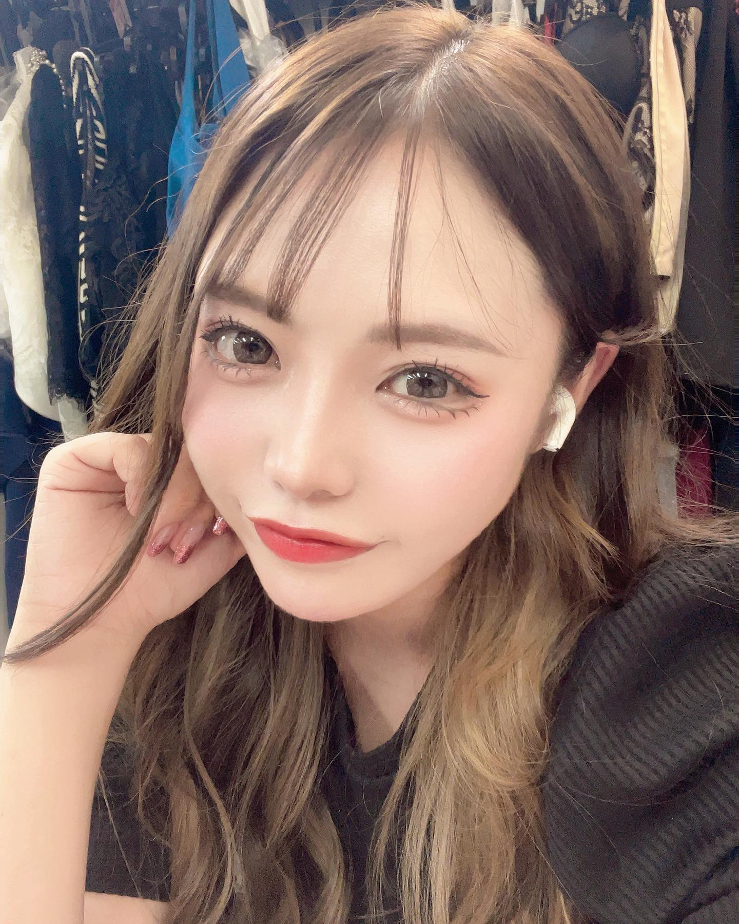 時々メイクのことを聞かれるんですが
基本的にチャイボーグっぽくしております🦋

アップしてみていただければ分かると思いますが
したまつ毛はほぼ描いておりやす

そうです、そうするに詐欺です🥵

.
.
.
.

#チャイボーグ #メイク #詐欺メイク  #純欲風