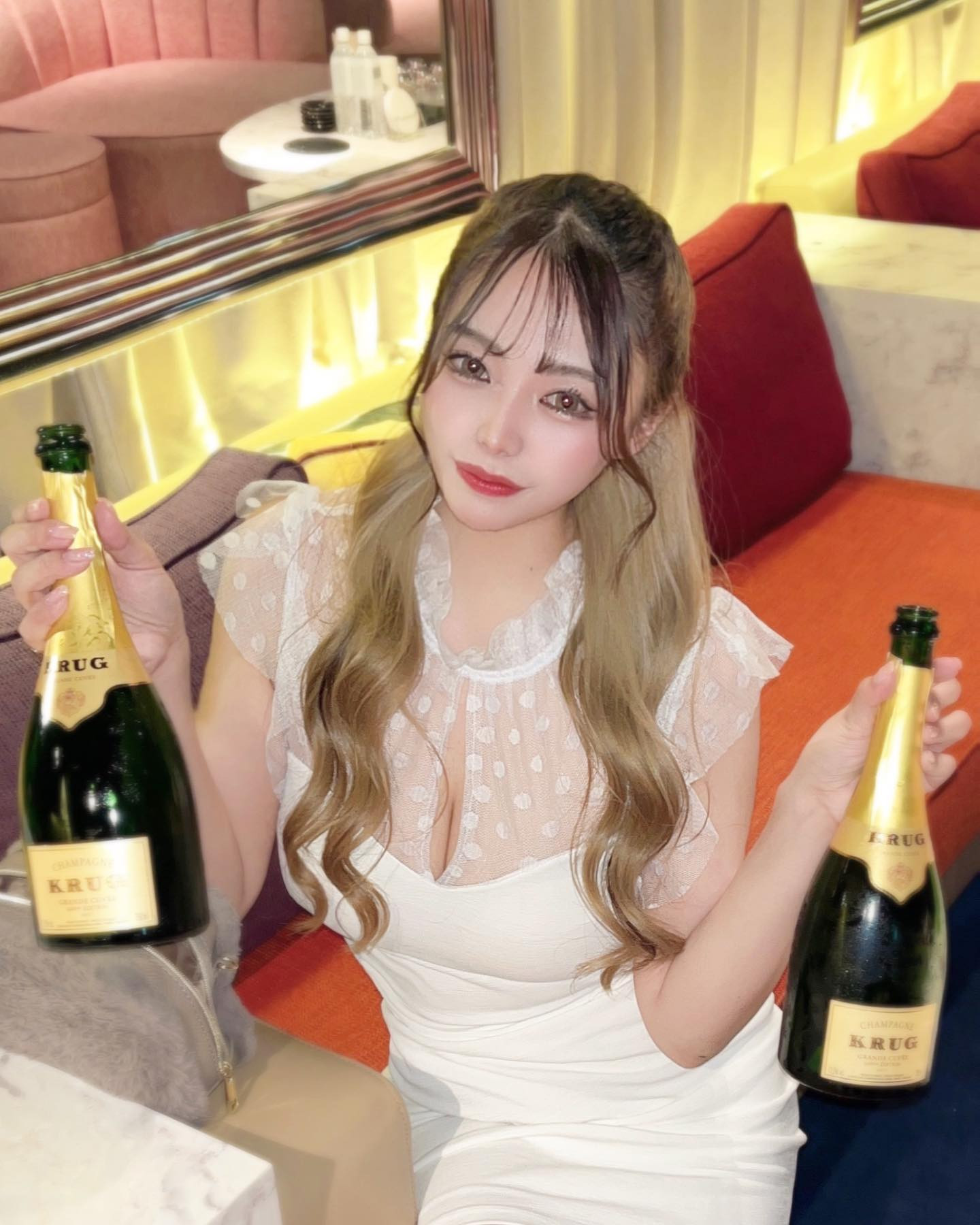 お客様が結婚の報告しに来てくれた日

とっても幸せそうで素敵でした🌸

おめでとうの一枚👏

.
.
.
.

#結婚 #おめでとう 

#韓国 #歌舞伎町 #新宿 #キャバ嬢 #キャバクラ #宣材写真 #撮影 #キャバドレス #リュアーグ #指名 #名古屋 #北新地 #六本木 #銀座 #すすきの #instagood #followforfollowback #いいね返し #きゃばきゃば #ドレス #水商売 #自撮り女子 #selfie #フォロー返します #アルコールフェスティバル #酒好きな人と繋が