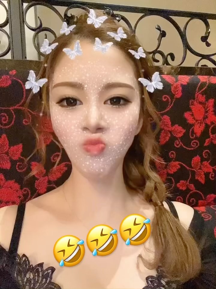 お顔の体操🤣🤣🤣

@helena_hibikigroup 

　#クラブヘレナ #ヘレナ #響グループ #水沢愛美 #札幌 #すすきの #北海道 #ニュークラブ #ニュークラ嬢 #すすきのニュークラ #ラウンジ #ラウンジ嬢 #キャバクラ #キャバ嬢 #ホステス #道産子 #美女スタグラム #求人 #自撮り #ヘアアレンジ #キャバキャバ #hokkaido #sapporo #susukino #helena #hibikigroup #champagne #l4likes #instagood #f