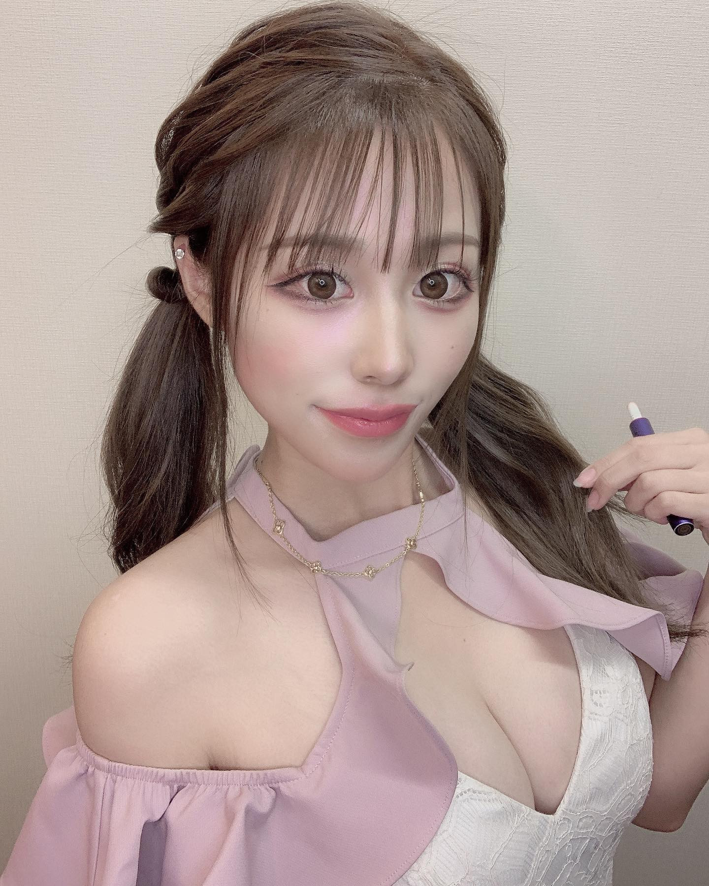 ❤️❤️❤️

さらさんヘアメ❤️
ありがとうございます😍😍😍

髪の毛が死んでたので
また生き返らせるために
がんばる💪🏿( ¨̮💪🏿)

.
.
.

#ザニューヨーク#エリアG#キャバクラ#ニュークラブ#仙台キャバクラ#キャバ嬢#ホステス#水商売#仙台#国分町#歌舞伎町#六本木#銀座#すすきの#錦#北新地#ミナミ#中洲#キャバキャバ#ヘアメ#ヘアメイク#ツインヘア#ツインテール#ツインテールアレンジ#キャバドレス
#hairmake#dress#TheNewYork#areag
#hairarran