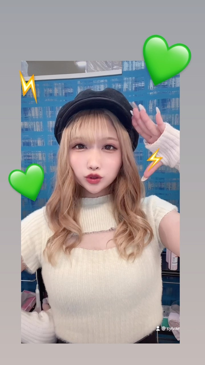 酔ってる時しかTikTok撮れない😵‍💫

・
・
 #芹沢あいな#tiktok#ラムのラヴソング#ラムちゃん#童貞を殺すセーター#ニットコーデ#萌え袖#ホステス#夜職#飲み屋 #ニュークラブ#ニュークラ嬢#キャバクラ#キャバ嬢#すすきの#すすきのニュークラ#私服#美乳#ビジョビ