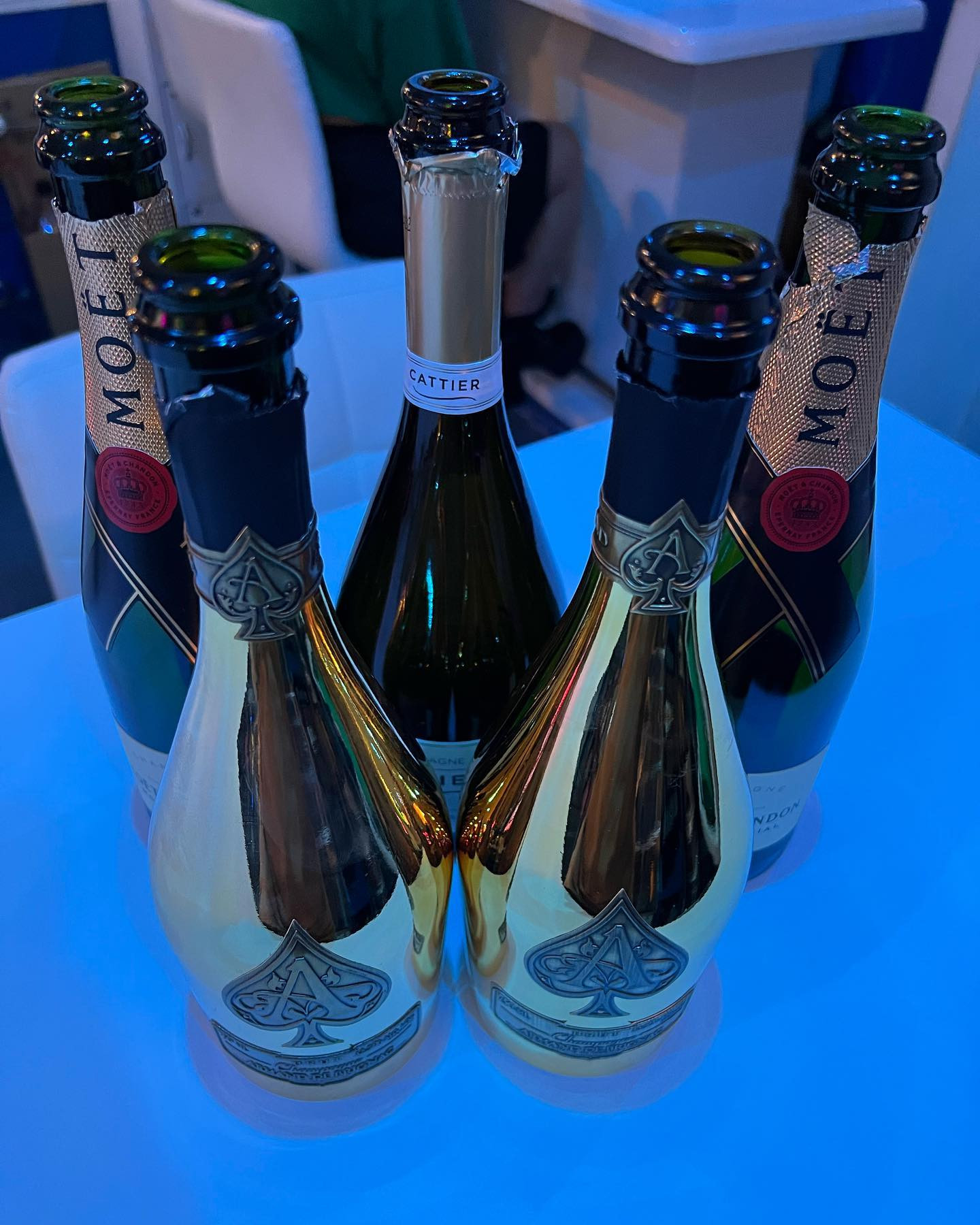 今日は前半からヤバい（笑）

もうひと頑張りしまーす😊

#Blue
#Bar
#kabukicho
#歌舞伎町
#shinjuku
#新宿
#旅行
#海
#ダイビング
#ライセンス取得
#夏
#ハッピー
#ファインダー越しの世界
#divermag
#underwater
#iPhone
#GOPRO
#Canon
#Ricoh
#THETA
#OLYMPUS
#tough
#TG-6